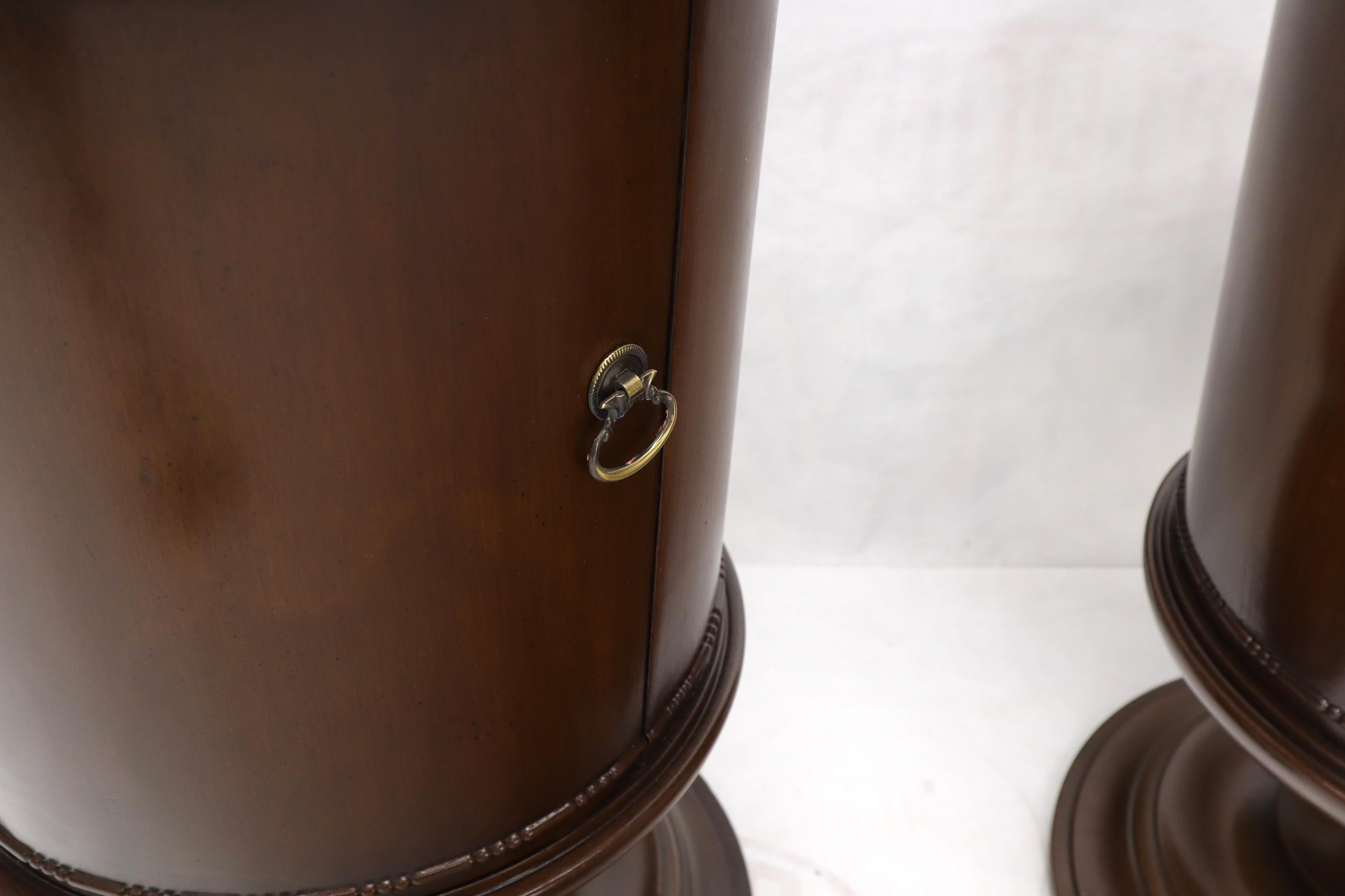 20th Century Pair of Round Barrel Shape One Door Compartment End tables Night Stands For Sale