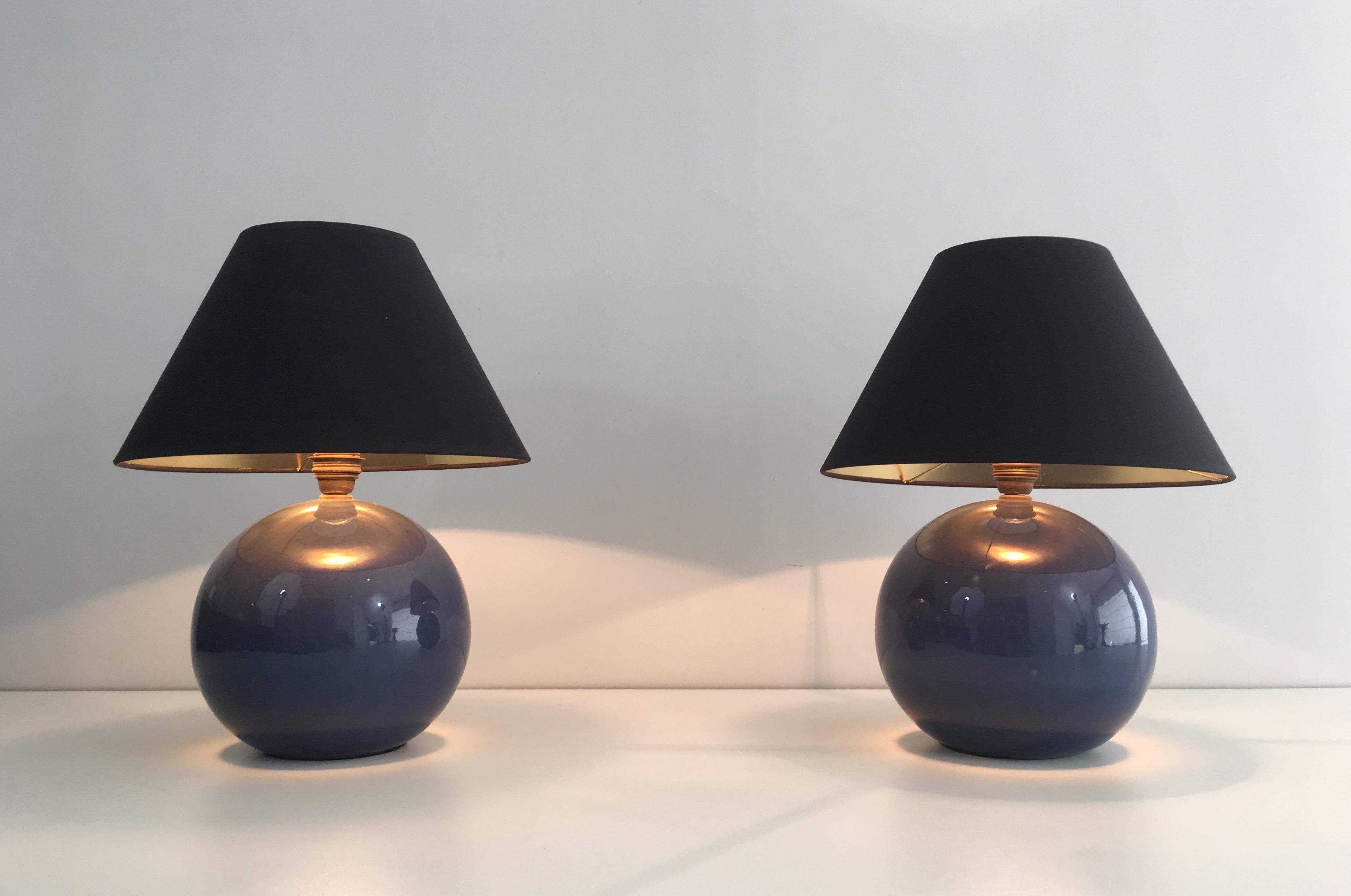 This pair of table lamps is made of a beautiful blue ceramic. This is a French work, circa 1970.