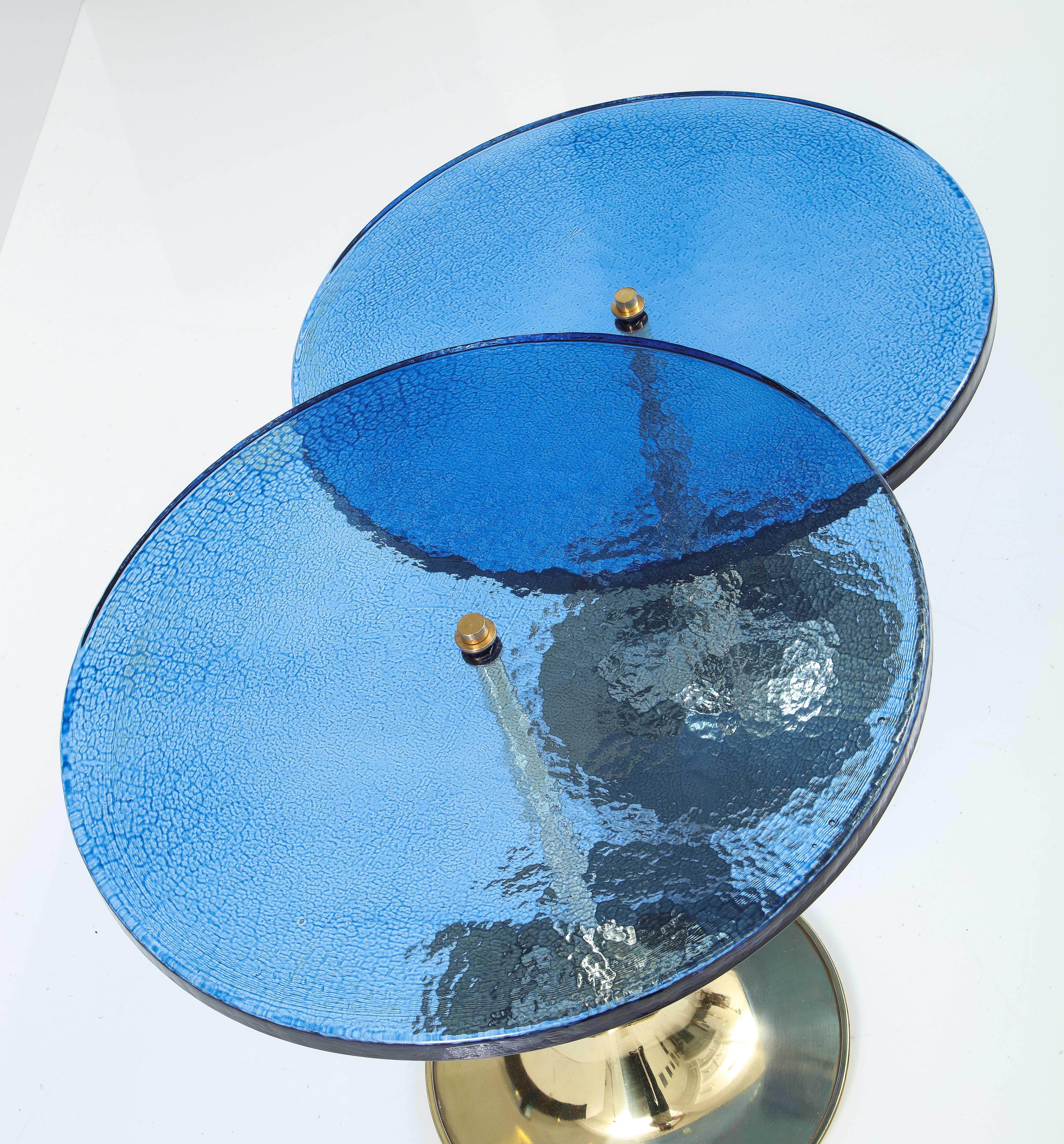 Pair of Round Blue Murano Glass and Brass Martini or Side Tables, Italy, 2022 In New Condition In New York, NY