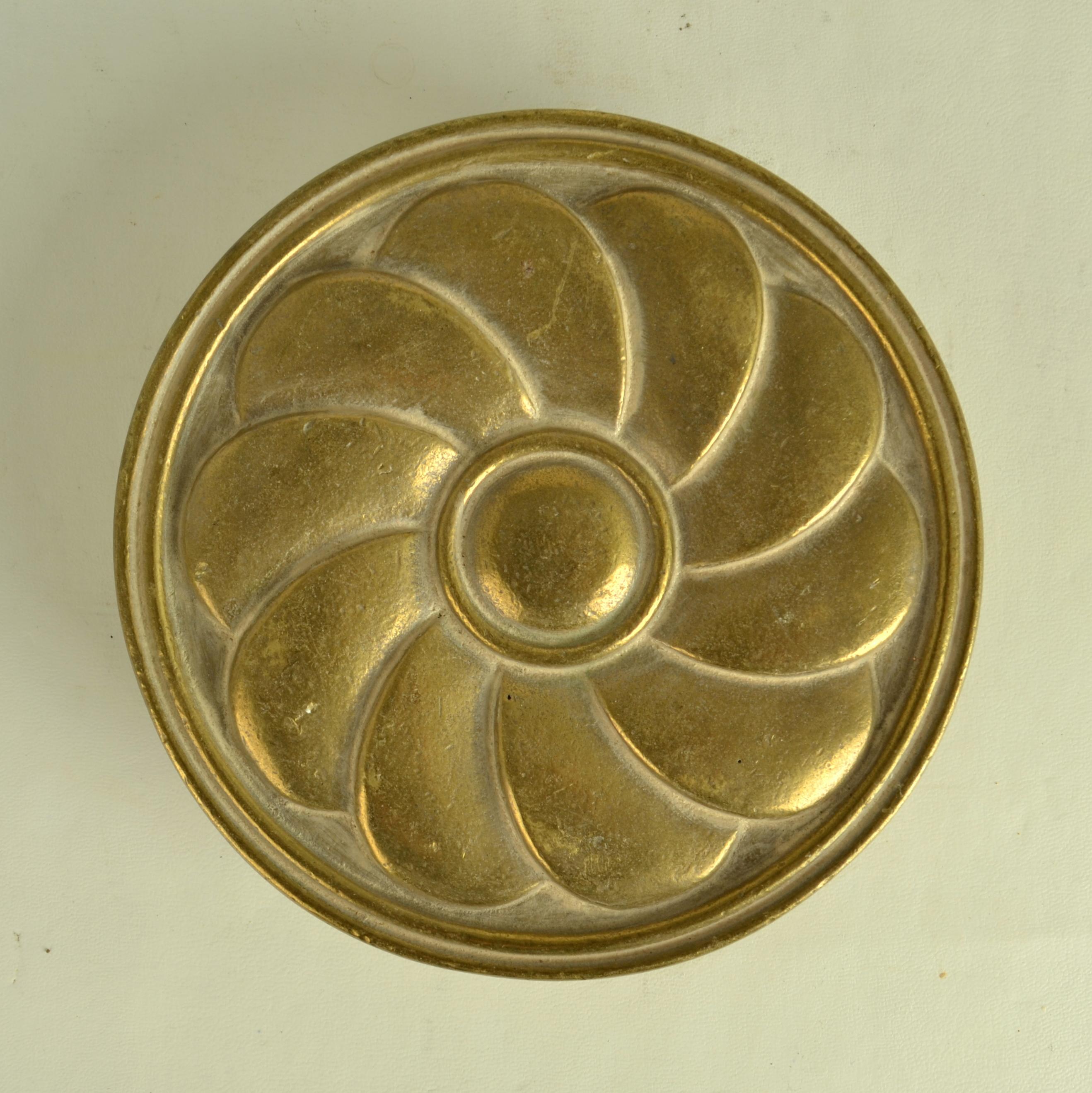 Pair of round push and pull door handles cast in bronze with geometric flower relief are very decorative. They give doors an outstanding character and are produced in the 1970's.
The identical handles can be applied on double doors together or on a