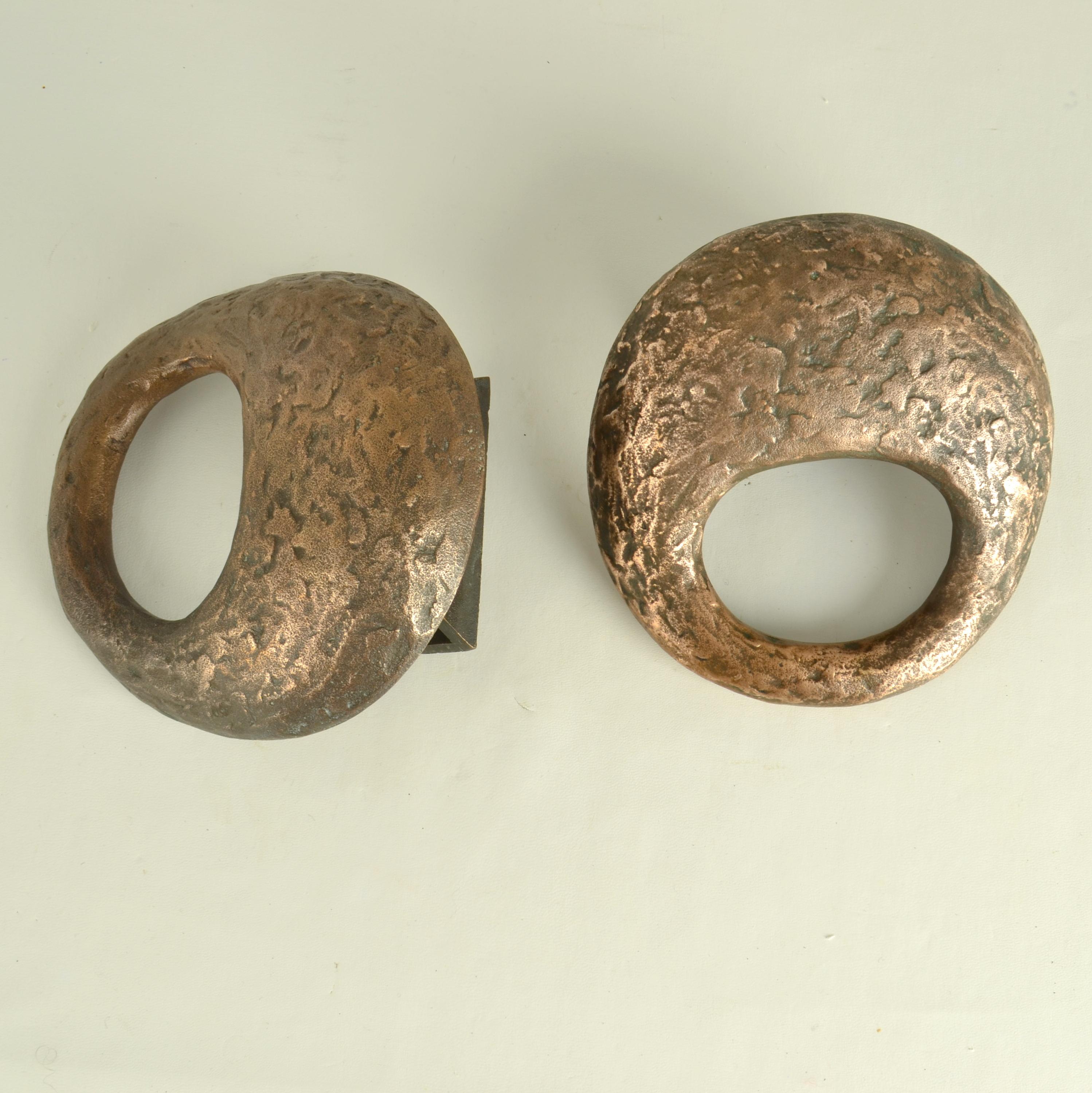 Pair of Round Bronze Relief Door Handles with Oval Grip In Excellent Condition For Sale In London, GB