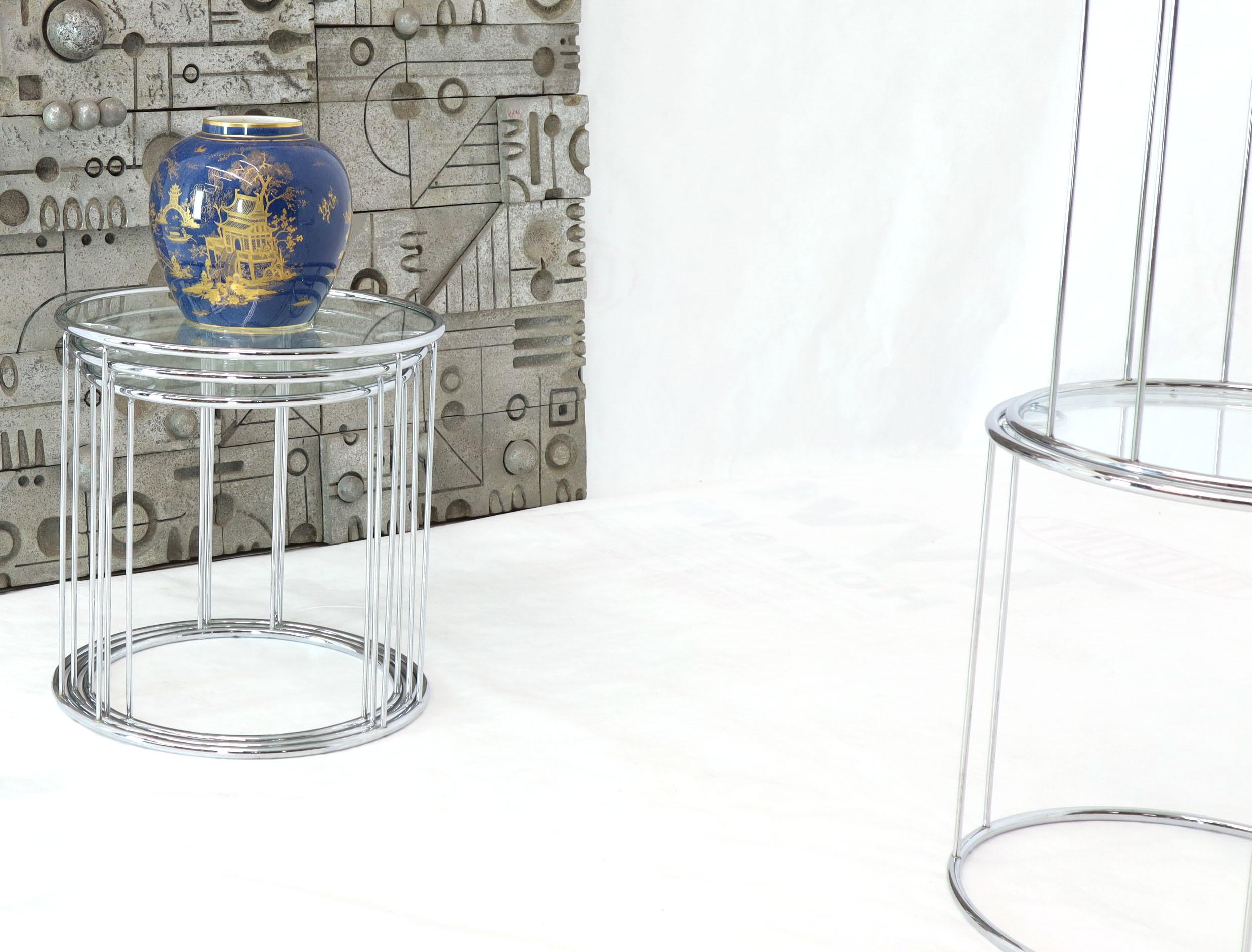 Pair of Mid-Century Modern round nesting end side tables stands. Beautiful high quality chrome finish. Attributed to Design Institute of America.
  