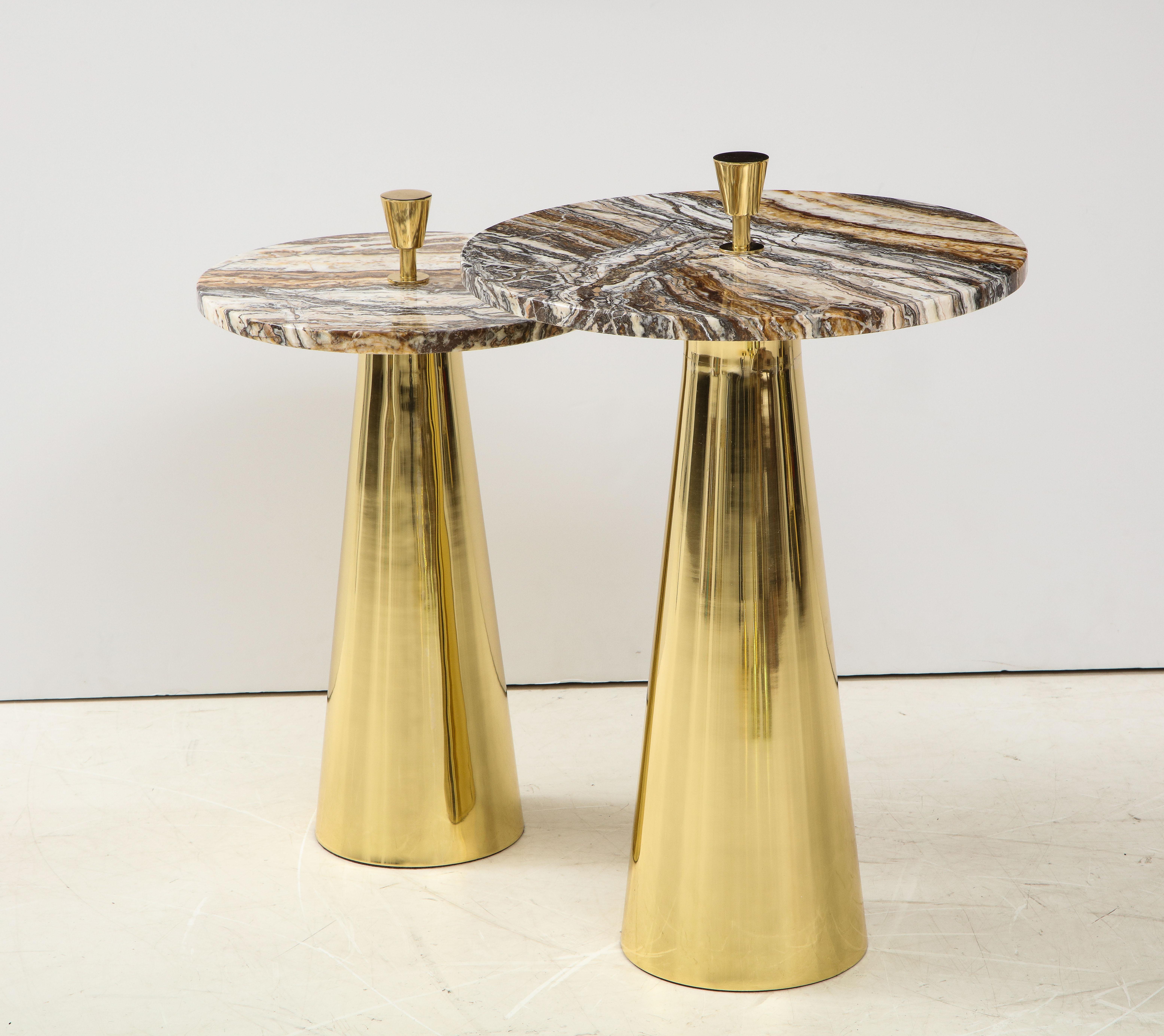 Pair of Round Fantasy Brown Onyx Marble and Brass Side or Martini Tables, Italy For Sale 4