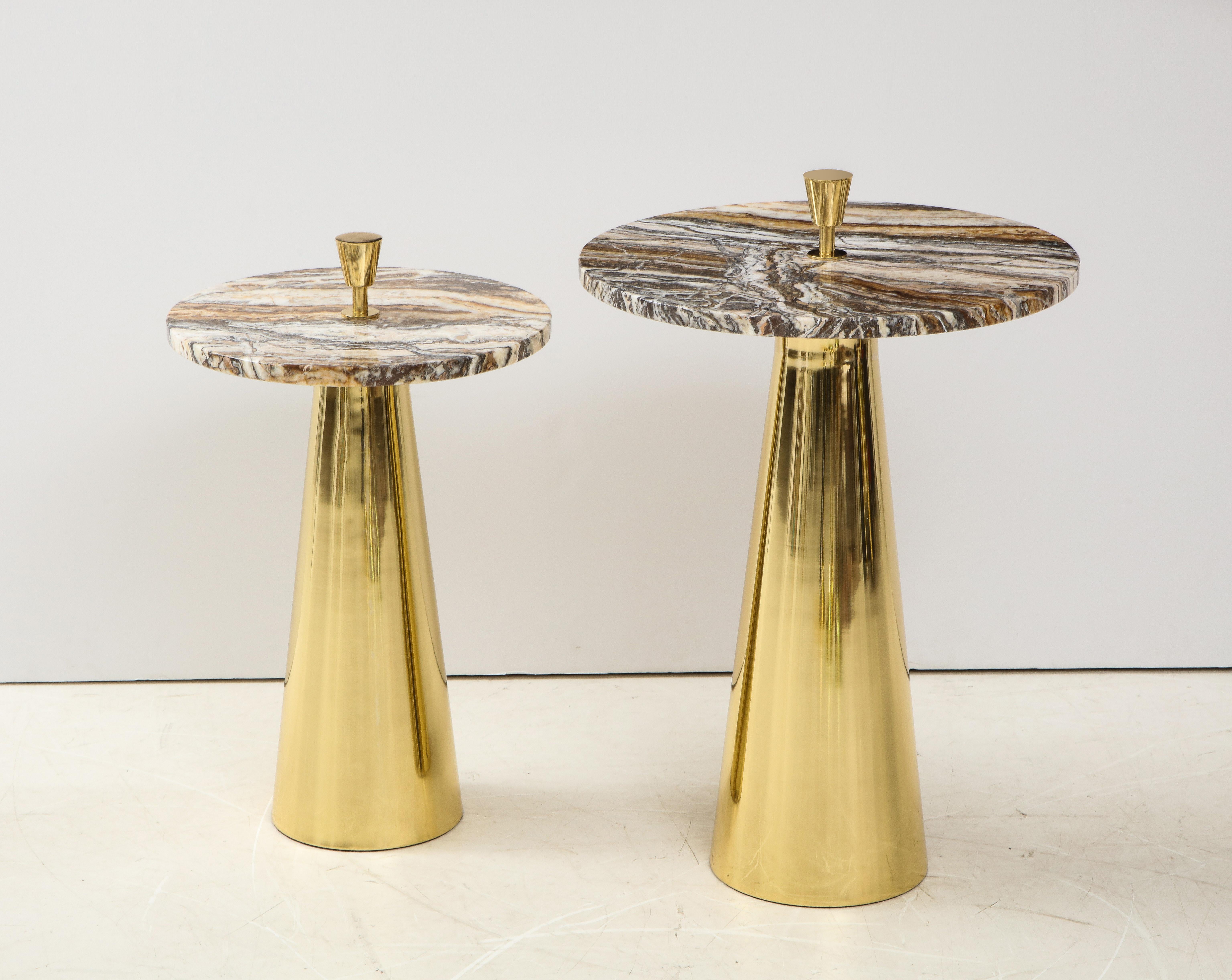Pair of Round Fantasy Brown Onyx Marble and Brass Side or Martini Tables, Italy For Sale 5