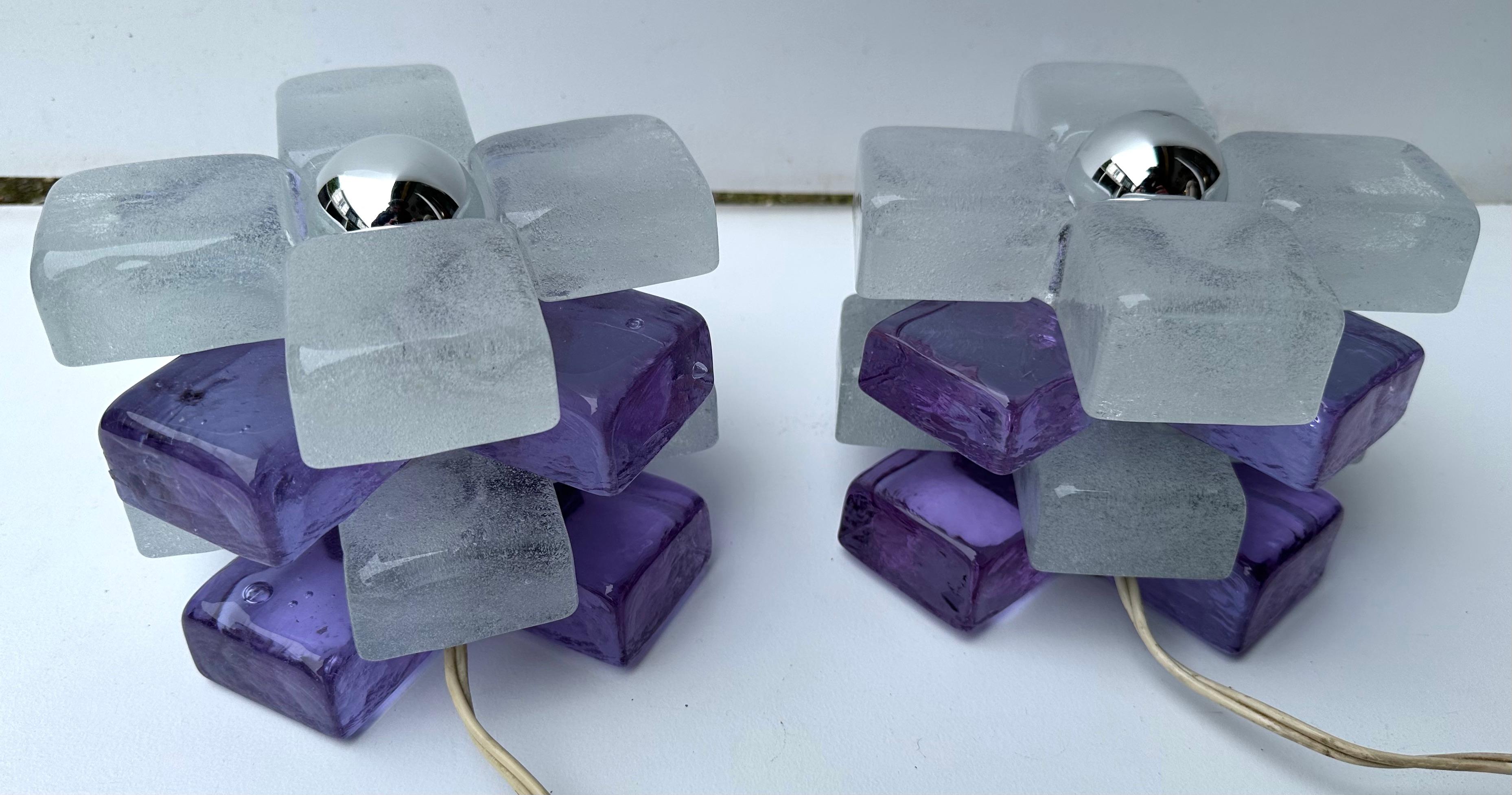 Pareja de lámparas cúbicas redondas de la Era Espacial Moderna de mediados de siglo, diseñadas por la manufactura italiana Poliarte. Cristal burbuja prensado con detalle de parma. Fabricantes famosos como Venini, Vistosi, La Murrina, Seguso, Aldo