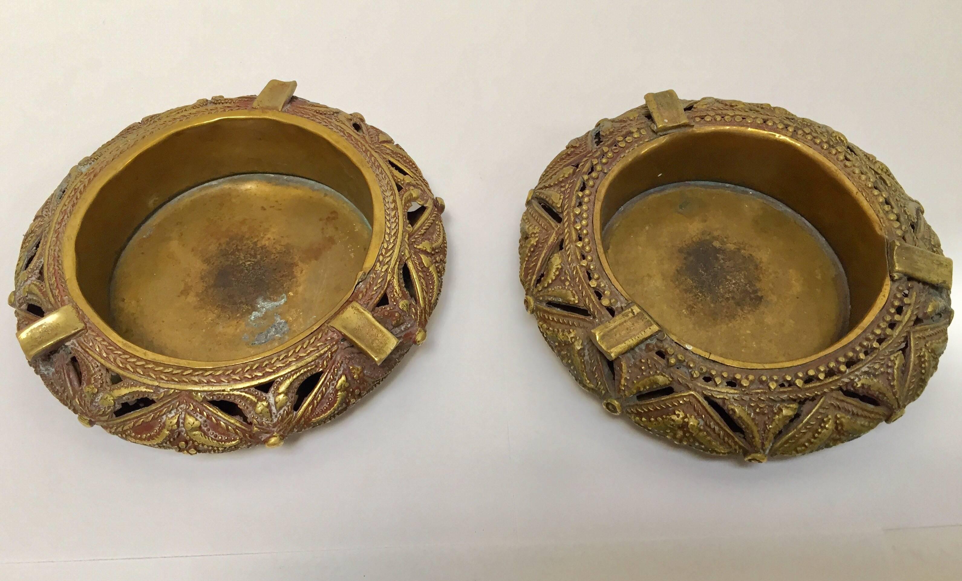 Pair of round handcrafted cast brass ashtrays.
Large Anglo Raj brass ashtrays, nice filigree designs and a lot of details.
Measures: 5.5