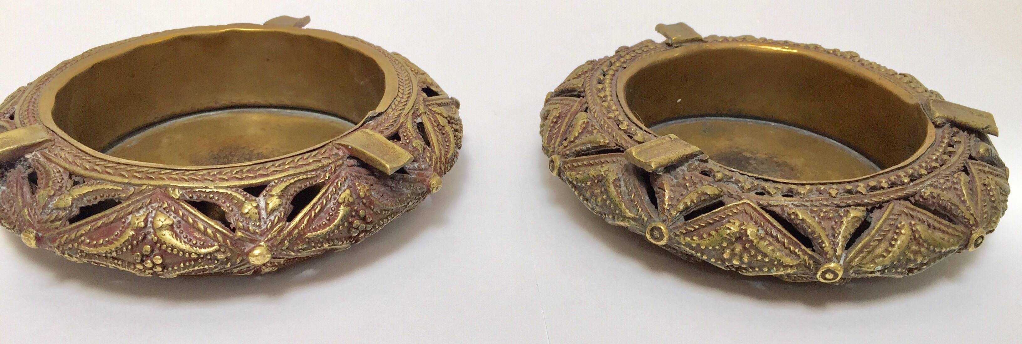 Indian Pair of Round Handcrafted Brass Ashtrays For Sale