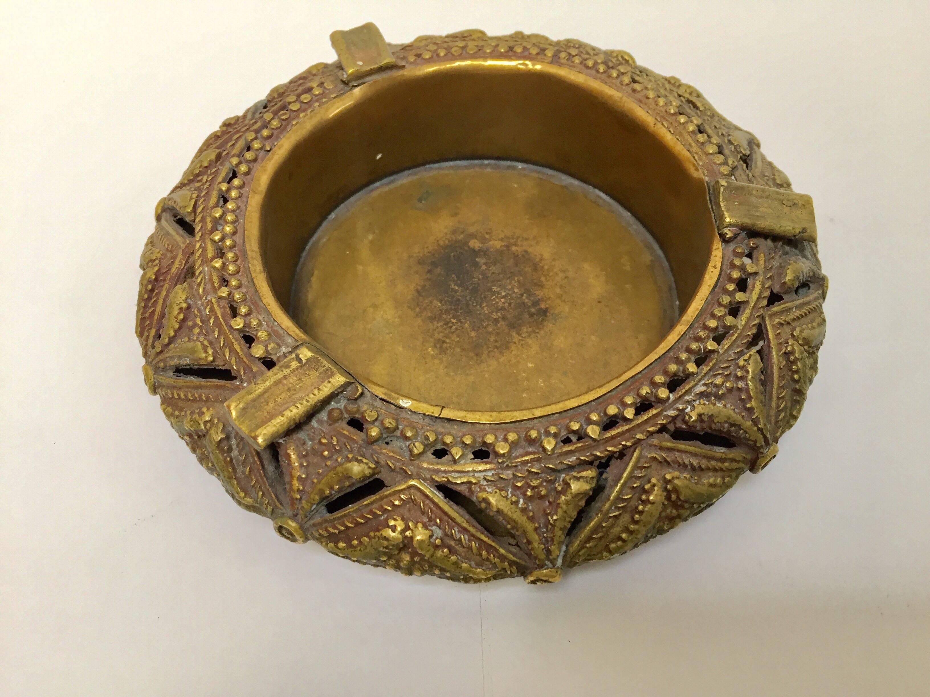 Pair of Round Handcrafted Brass Ashtrays In Good Condition For Sale In North Hollywood, CA