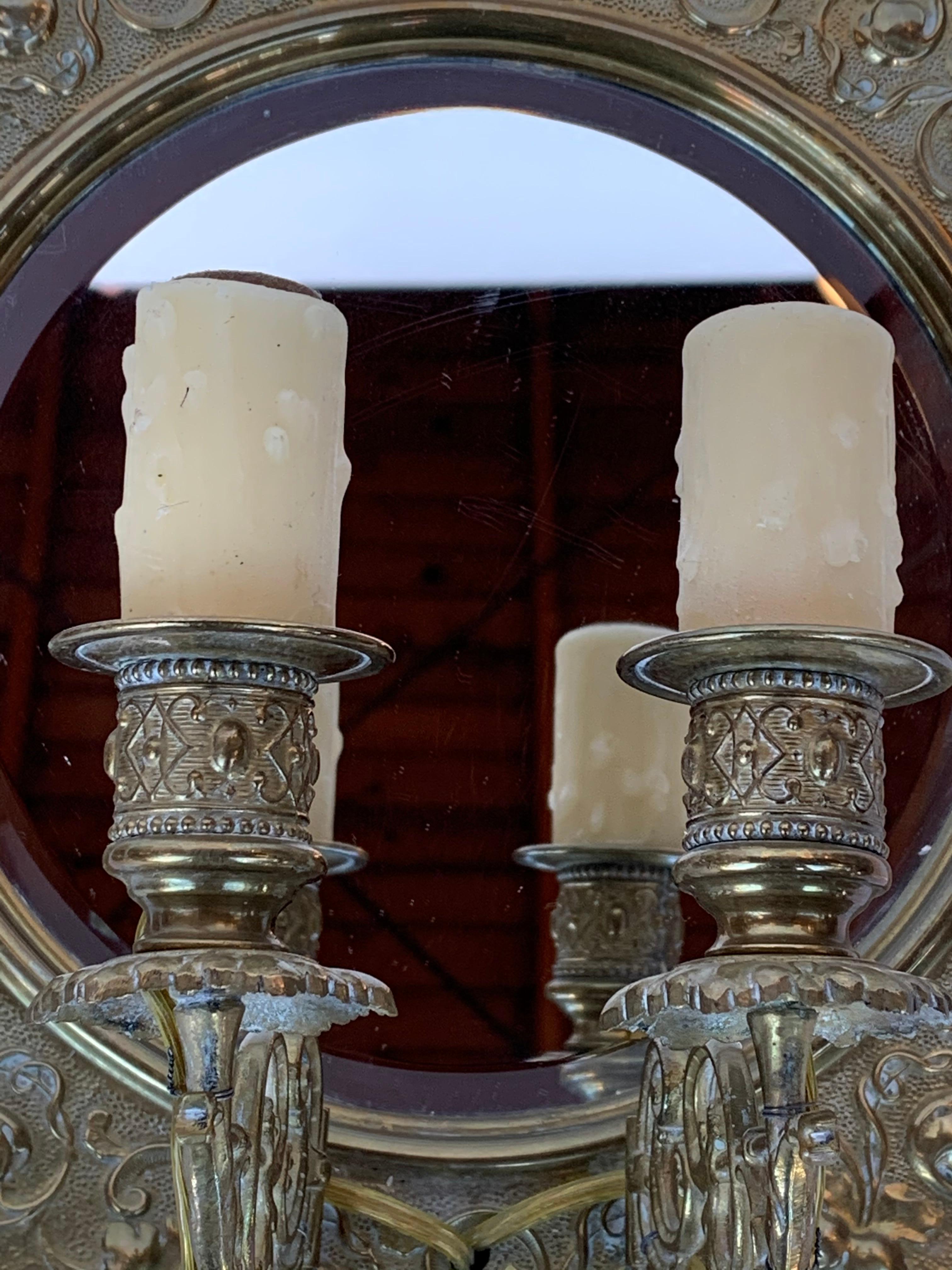 20th Century Pair of Round Italian Brass and Mirrored Sconces For Sale