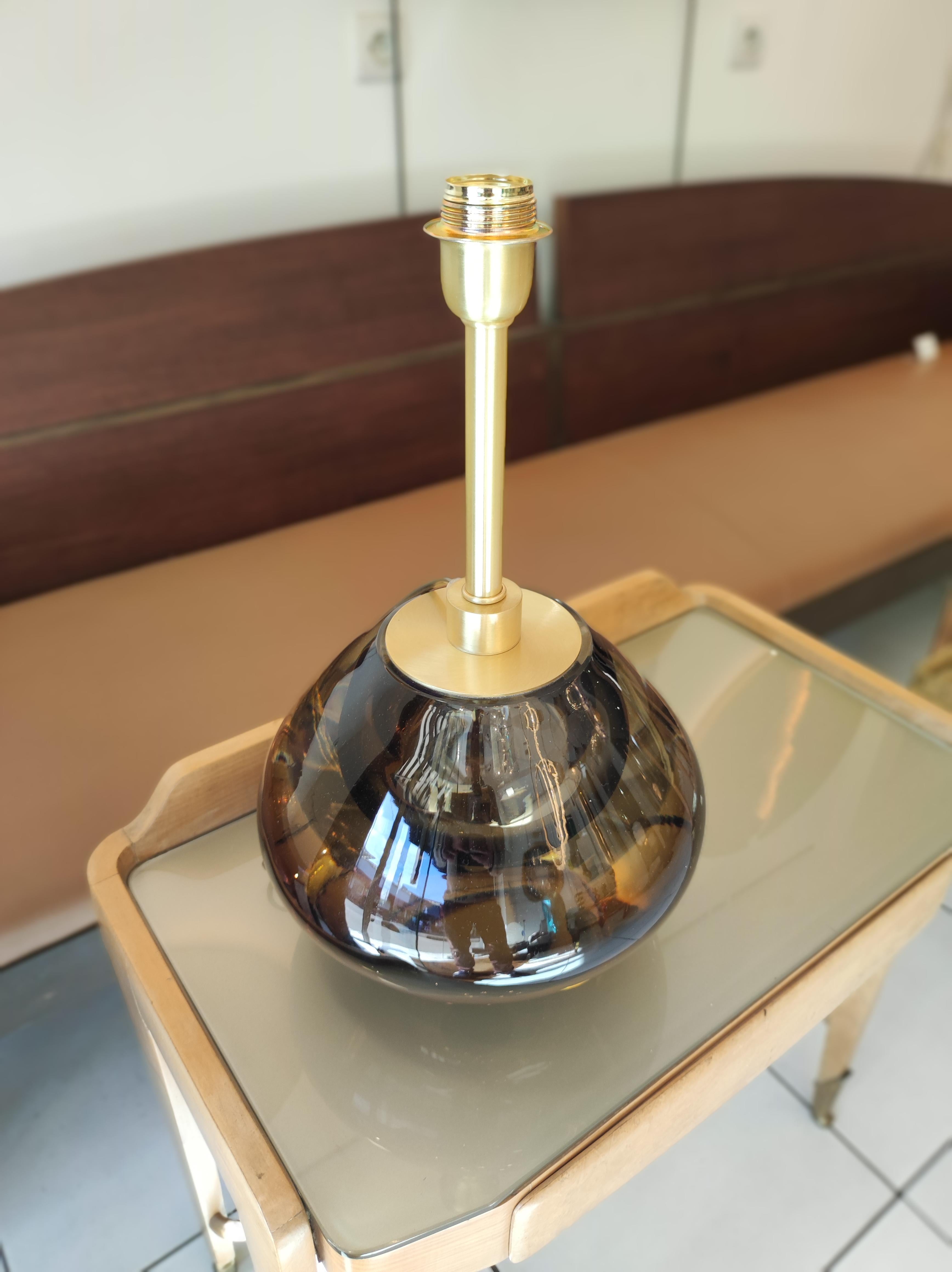 Pair of Italian table lamps in brown/green Murano glass and brass.
E27 bulbs compatible US E26


 