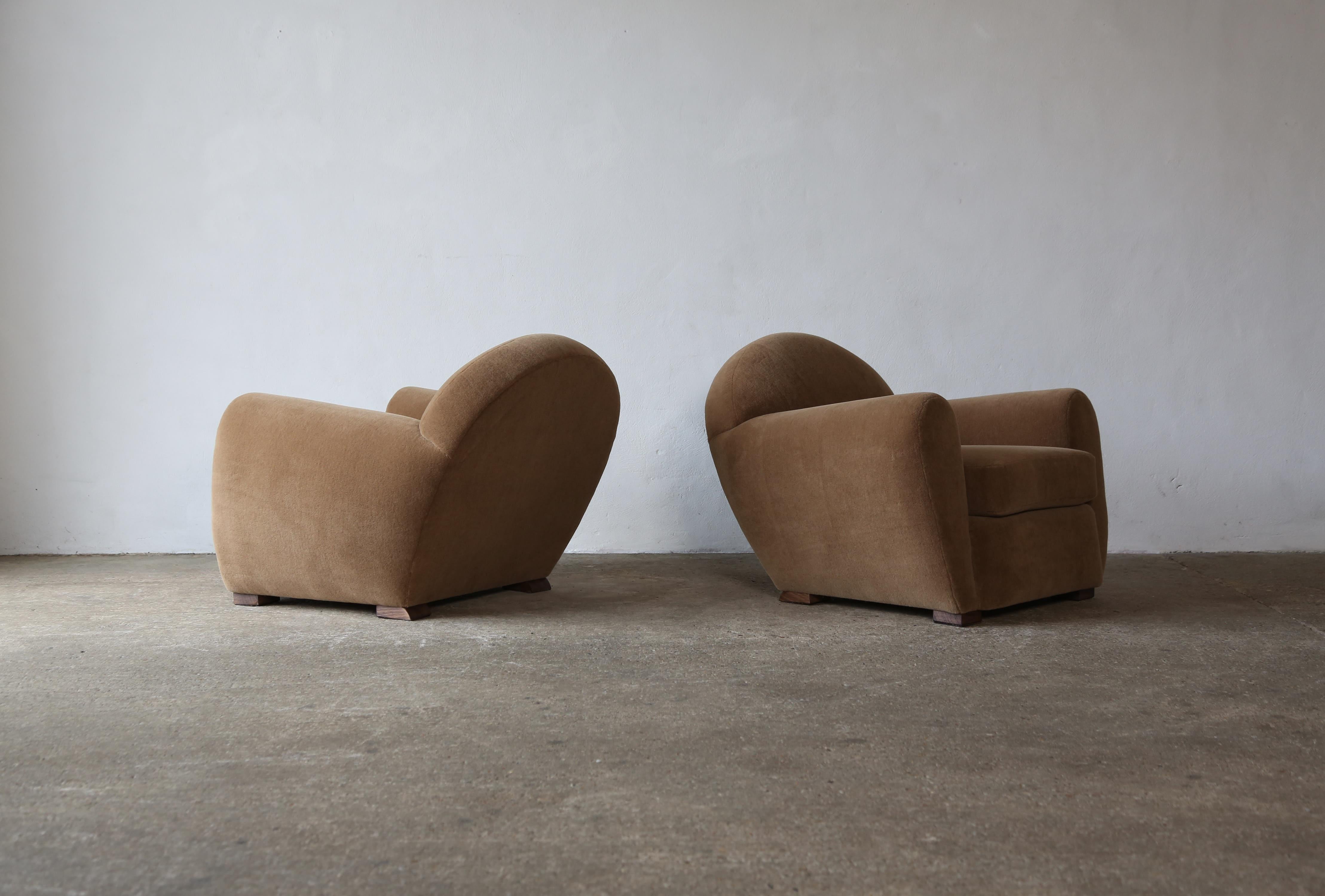 Pair of Round Leaning Club Chairs, Upholstered in Pure Alpaca For Sale 5