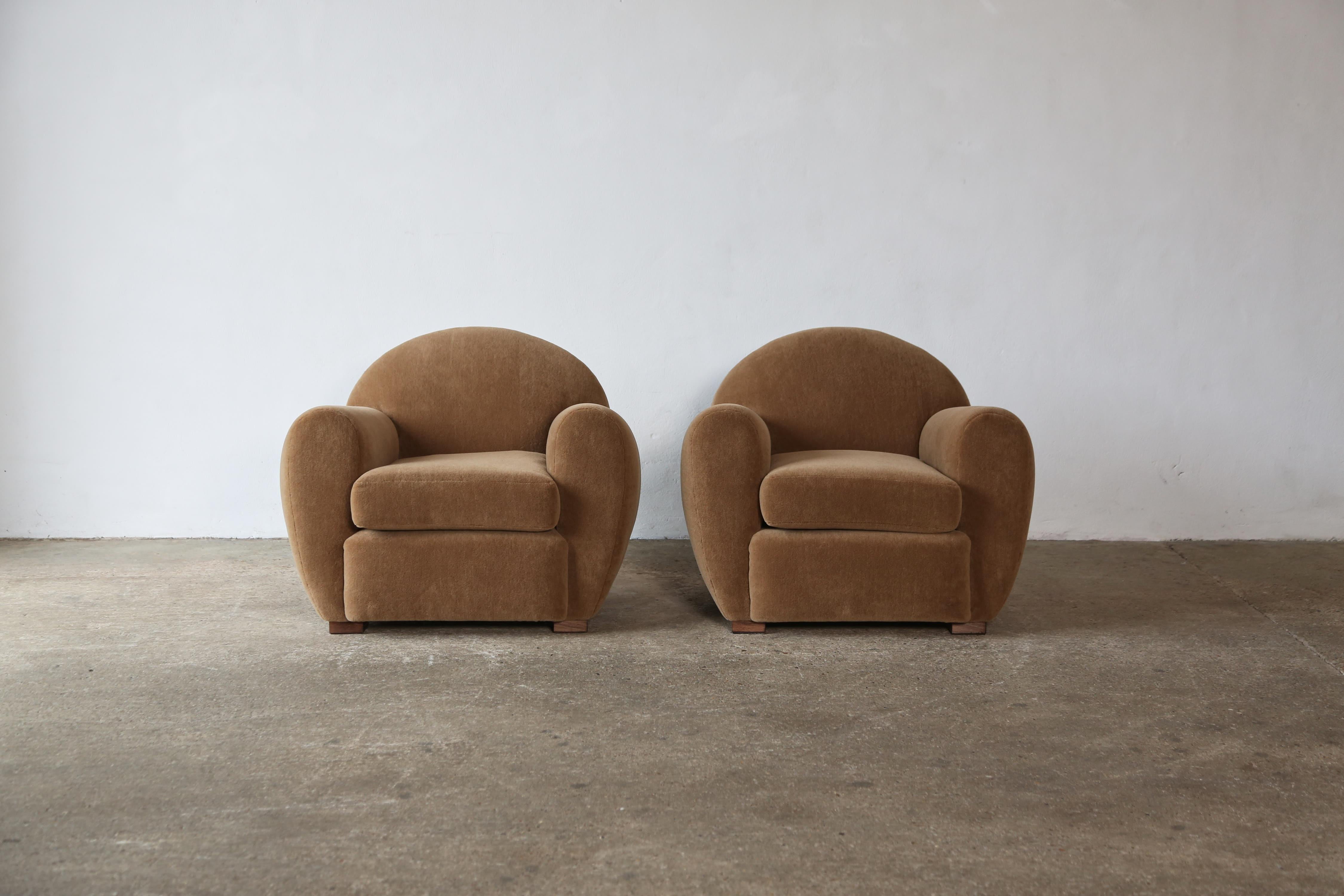 Art Deco Pair of Round Leaning Club Chairs, Upholstered in Pure Alpaca For Sale