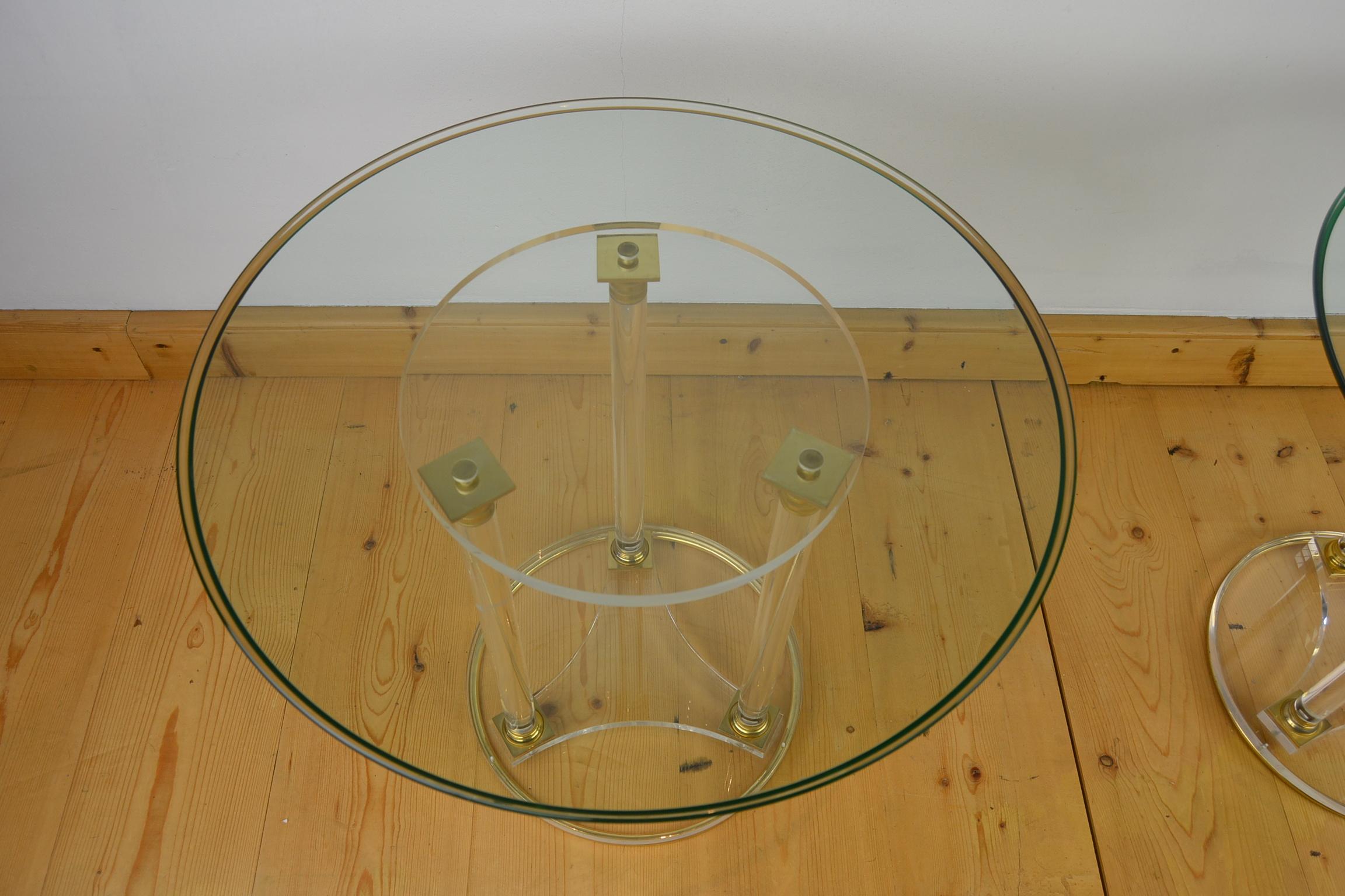 Pair of Round Lucite Side Tables, French Modern Design Tables , 1970s In Good Condition For Sale In Antwerp, BE