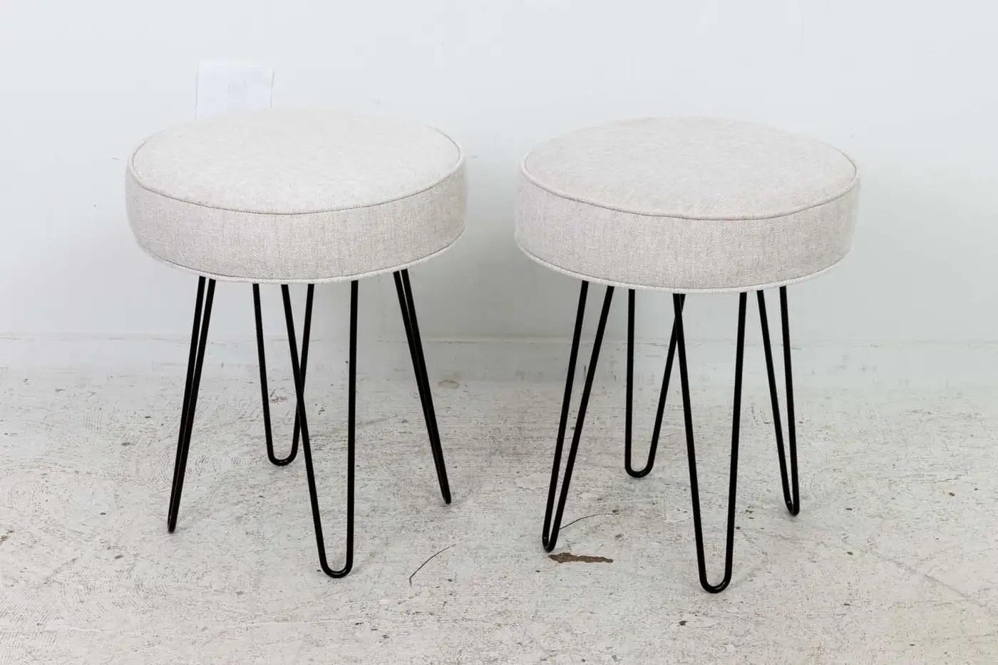 Pareja de bancos o taburetes redondos de horquilla estilo Midcentury Estadounidense en venta