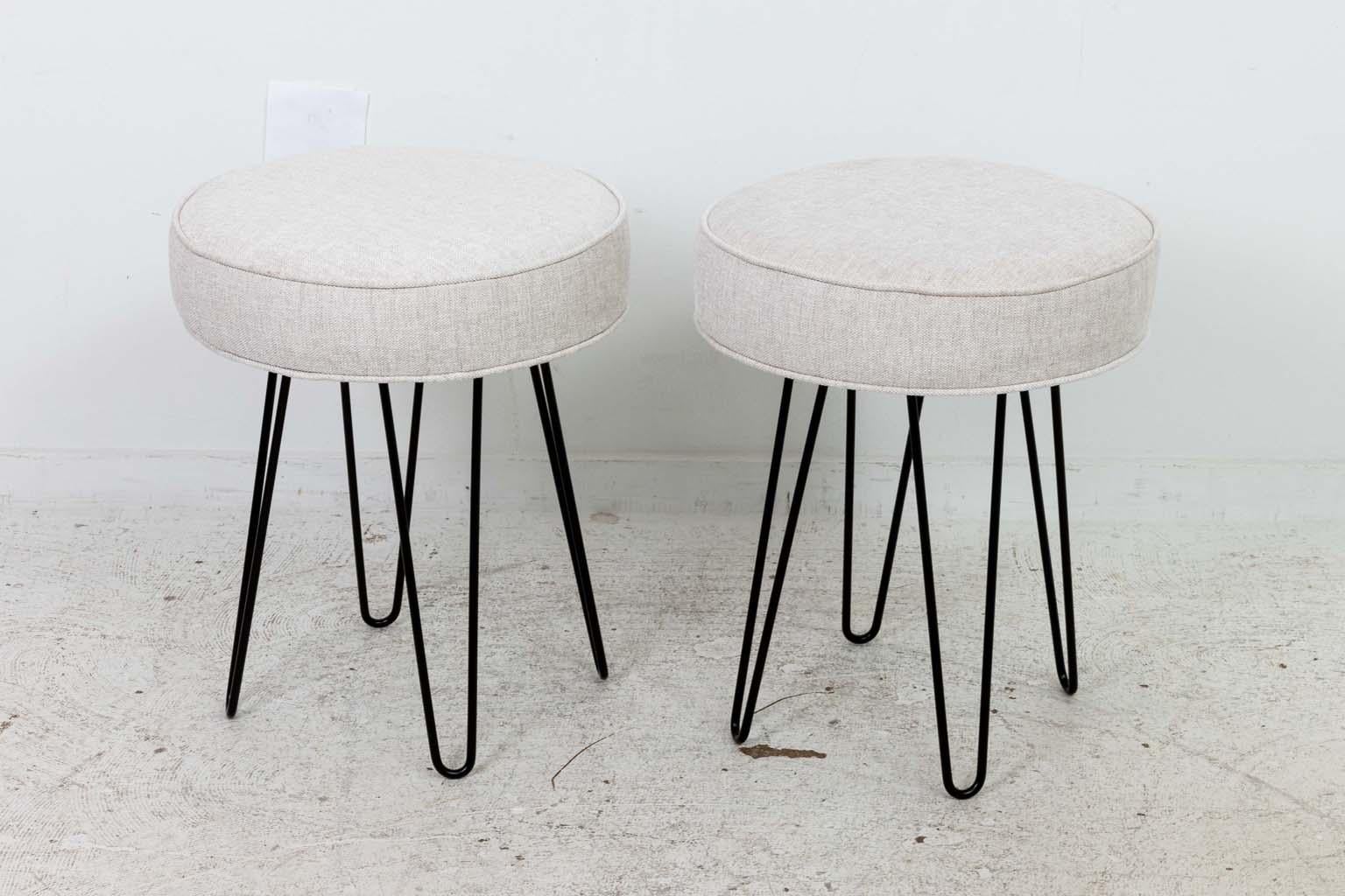 Paire de bancs ou tabourets ronds en épingle à cheveux de style Midcentury Bon état - En vente à New York, NY