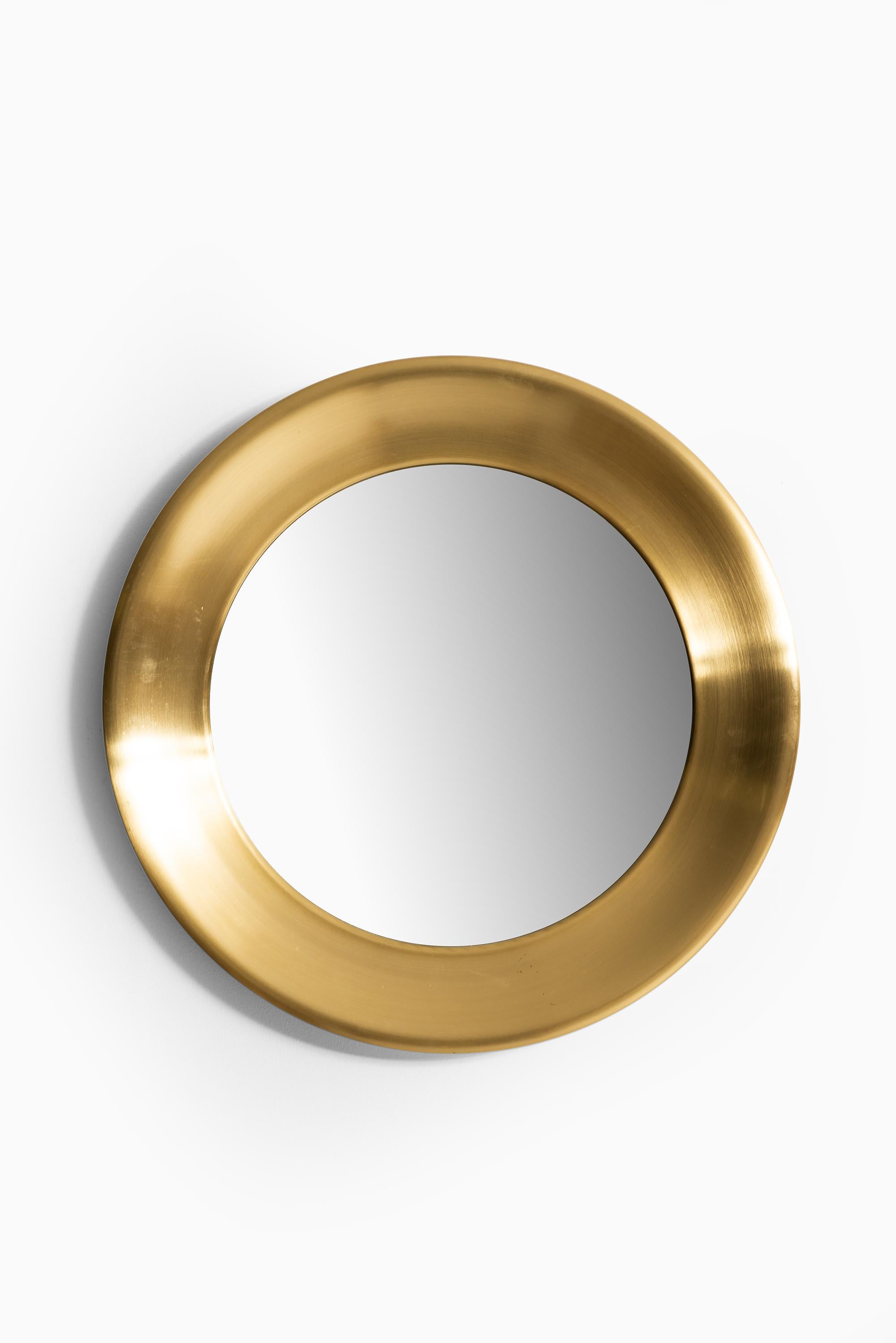 Paire de miroir rond en laiton modèle nr 133. Produit par Glas Mäster à Markaryd en Suède.