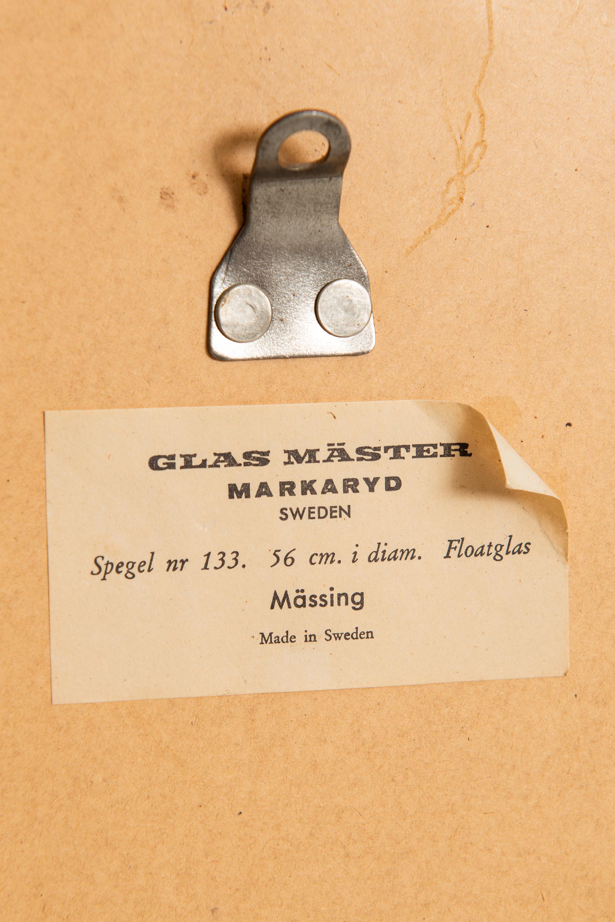 Suédois Paire de miroirs ronds en laiton Modèle n° 133 Fabriqué par Glas Mäster en Suède en vente