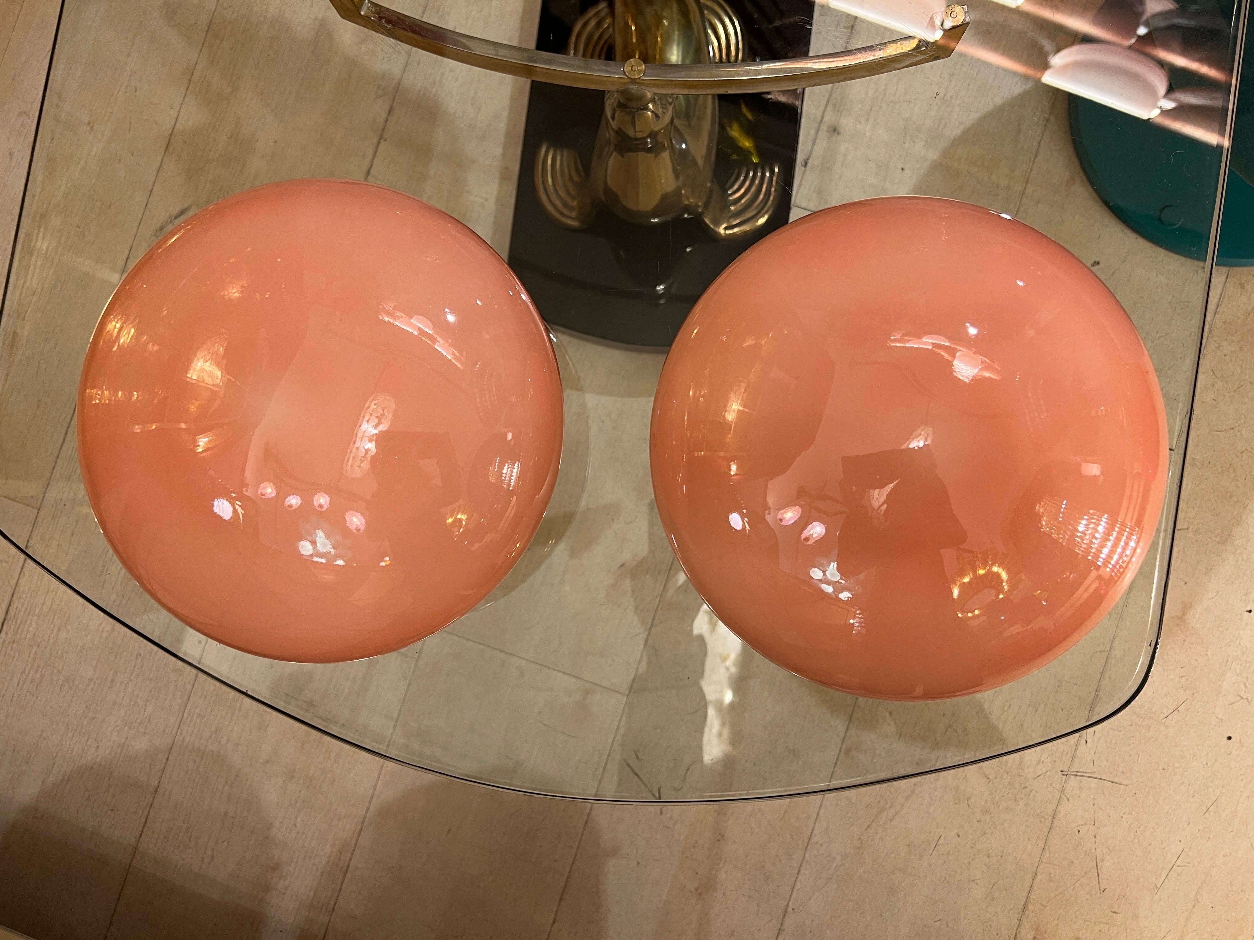 Moderne Paire d'appliques murales rondes en verre rose de Murano  1970