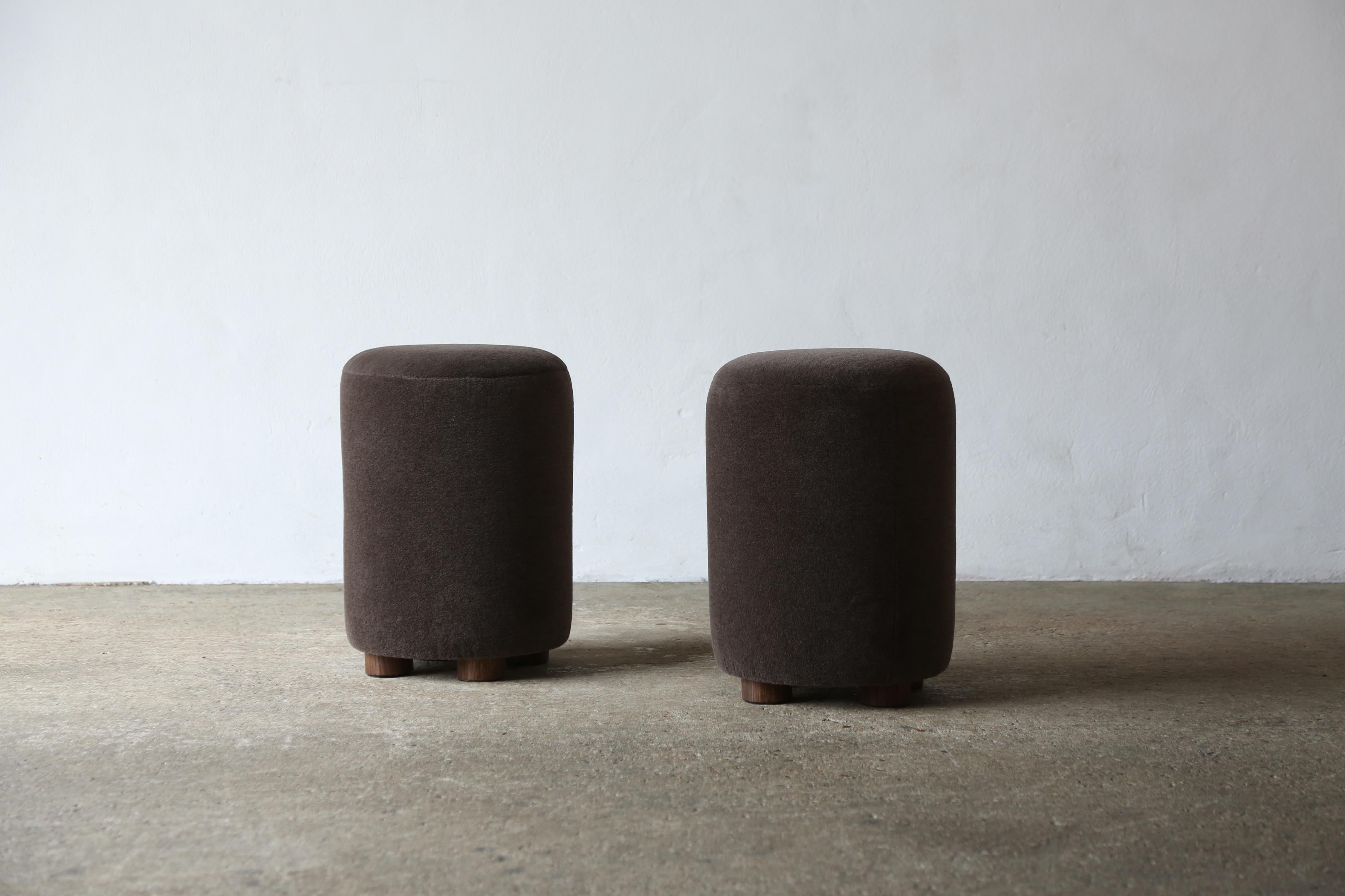 Paar runde Ottomane / Fußhocker aus reinem Alpaka im Angebot 5