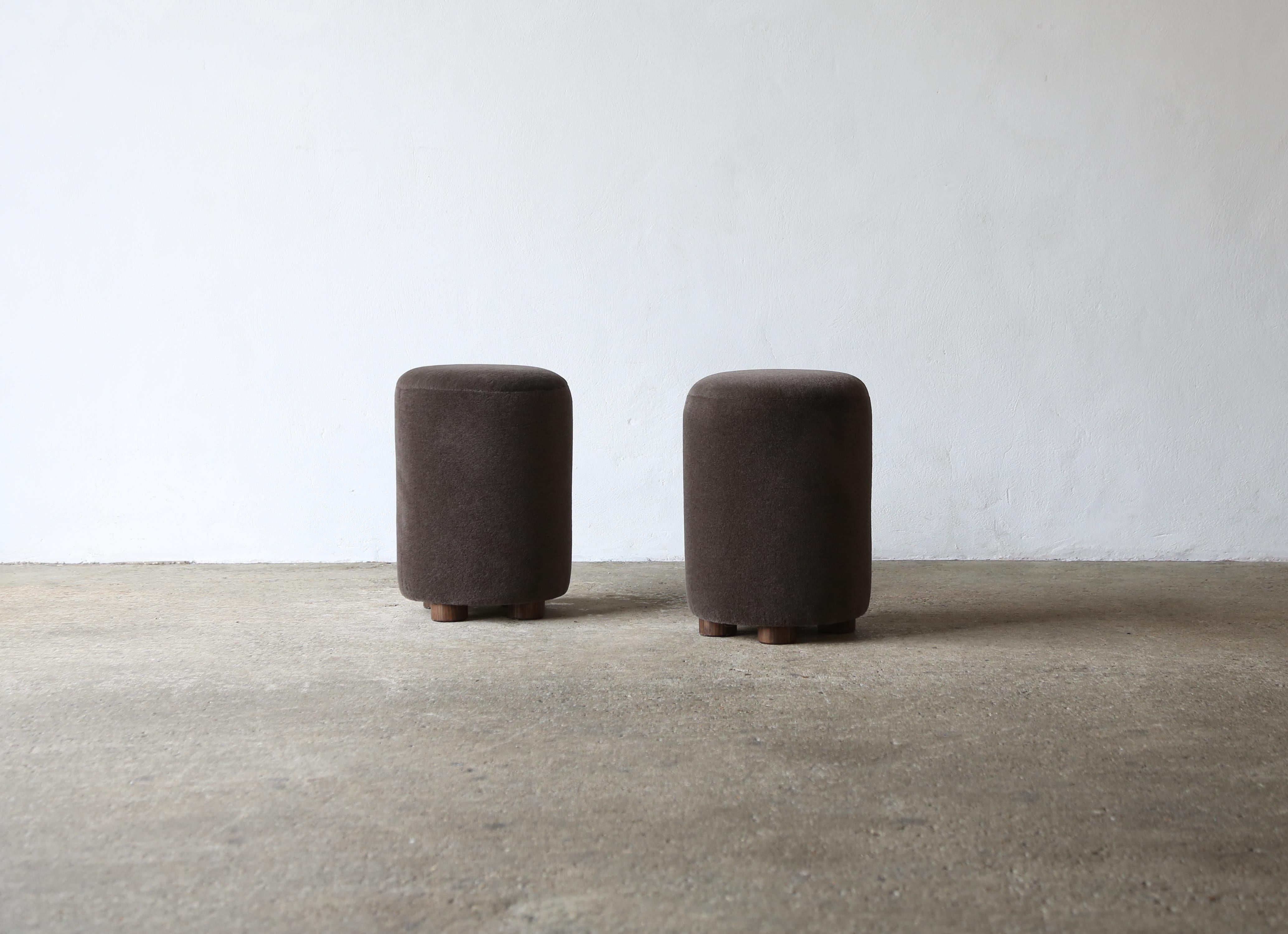 Paar runde Ottomane / Fußhocker aus reinem Alpaka im Angebot 7