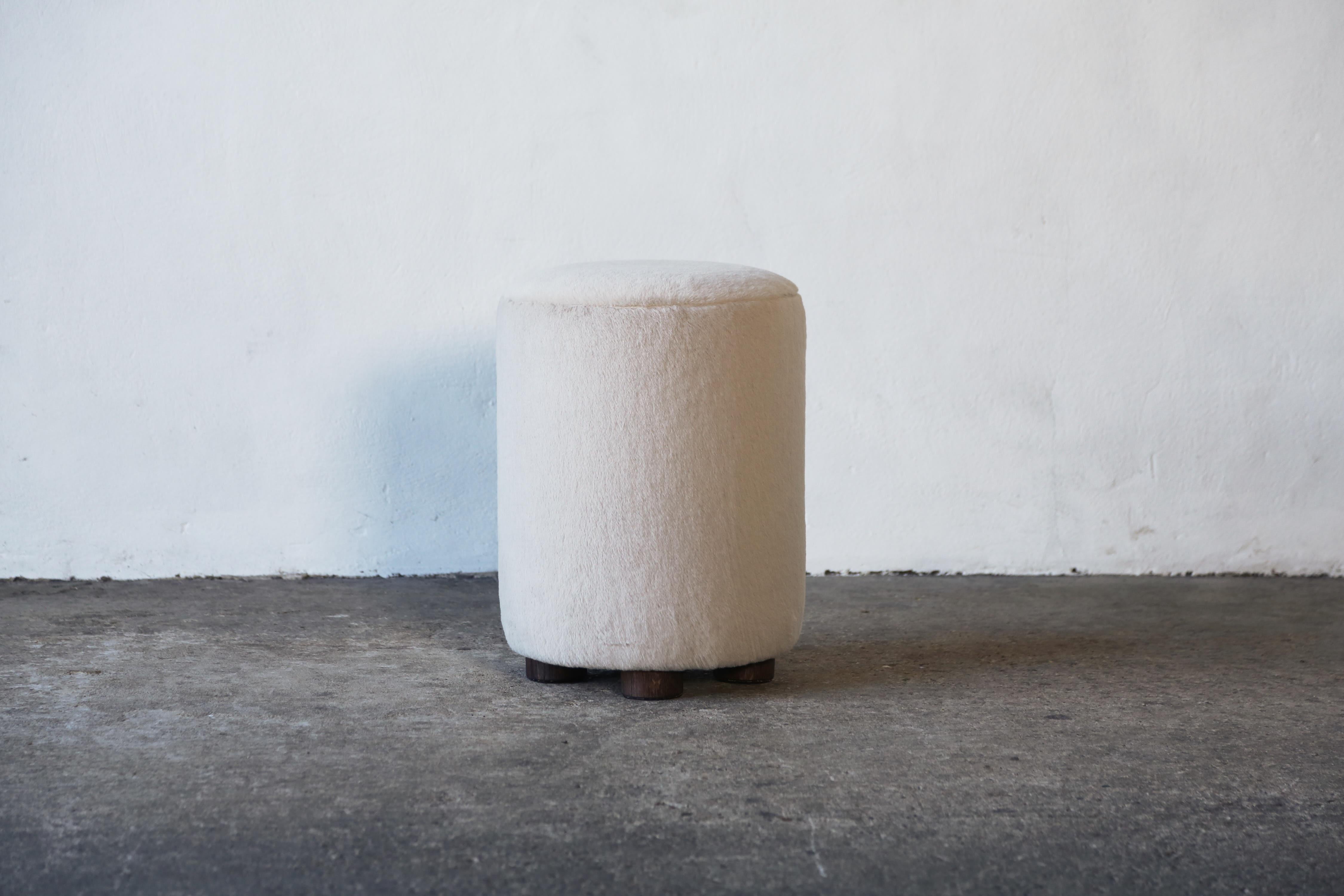 A superb pair of modern round ottomans.  Handmade in England.  Newly upholstered in a premium, soft, pure alpaca wool fabric with solid oak feet.    Fast shipping worldwide.


