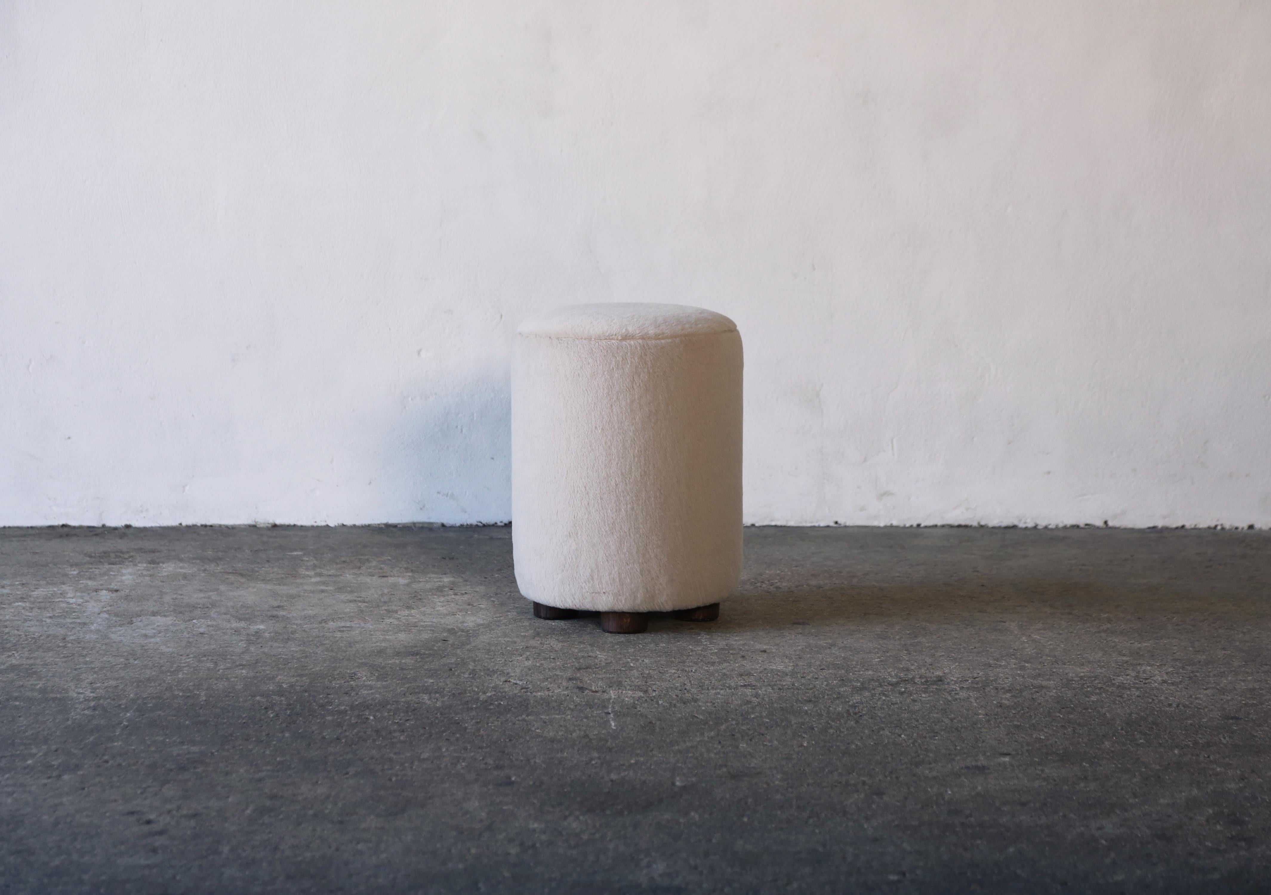 Paar runde Ottomane / Fußhocker aus reinem Alpaka (Skandinavische Moderne) im Angebot
