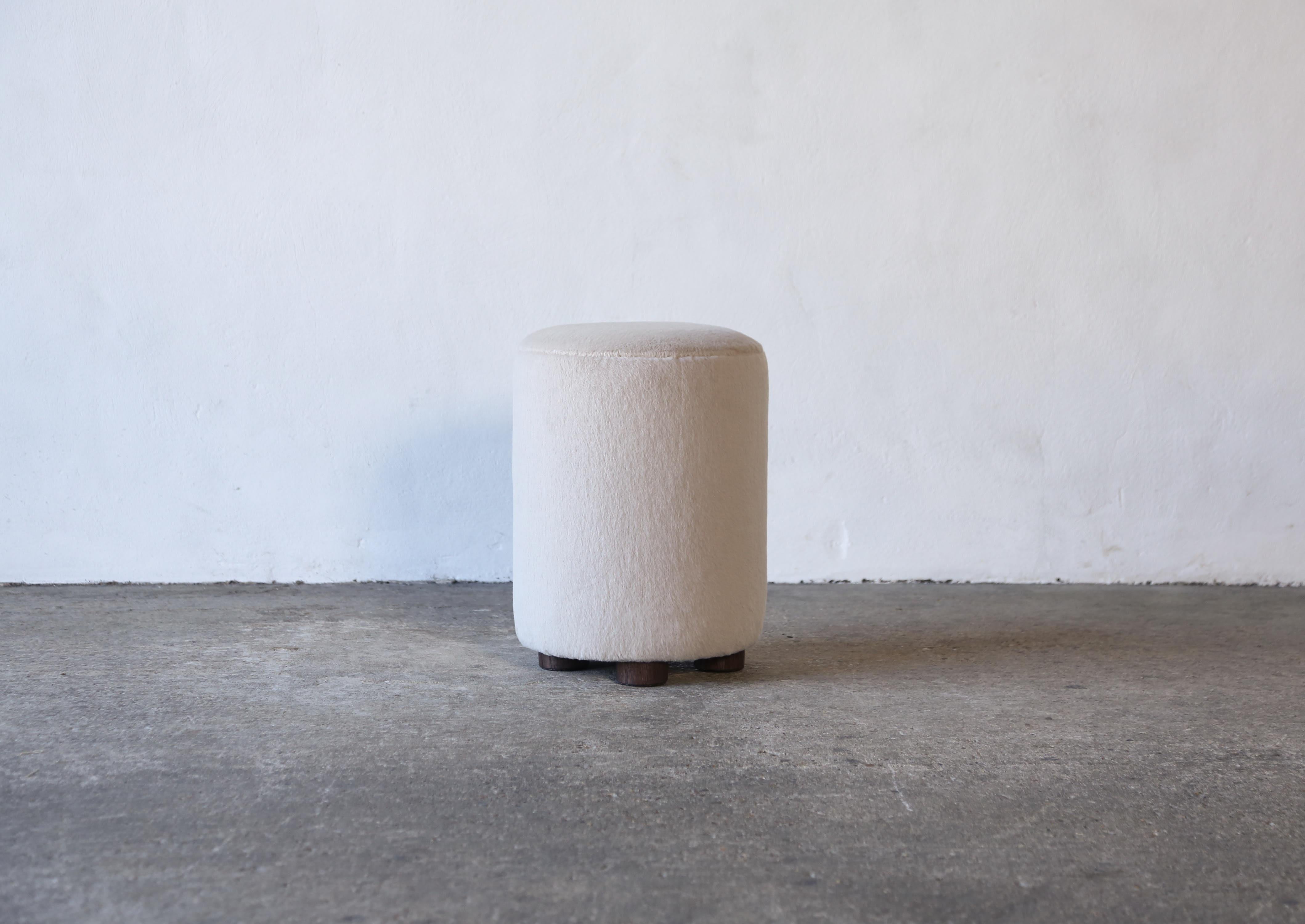 Paar runde Ottomane / Fußhocker aus reinem Alpaka im Angebot 1