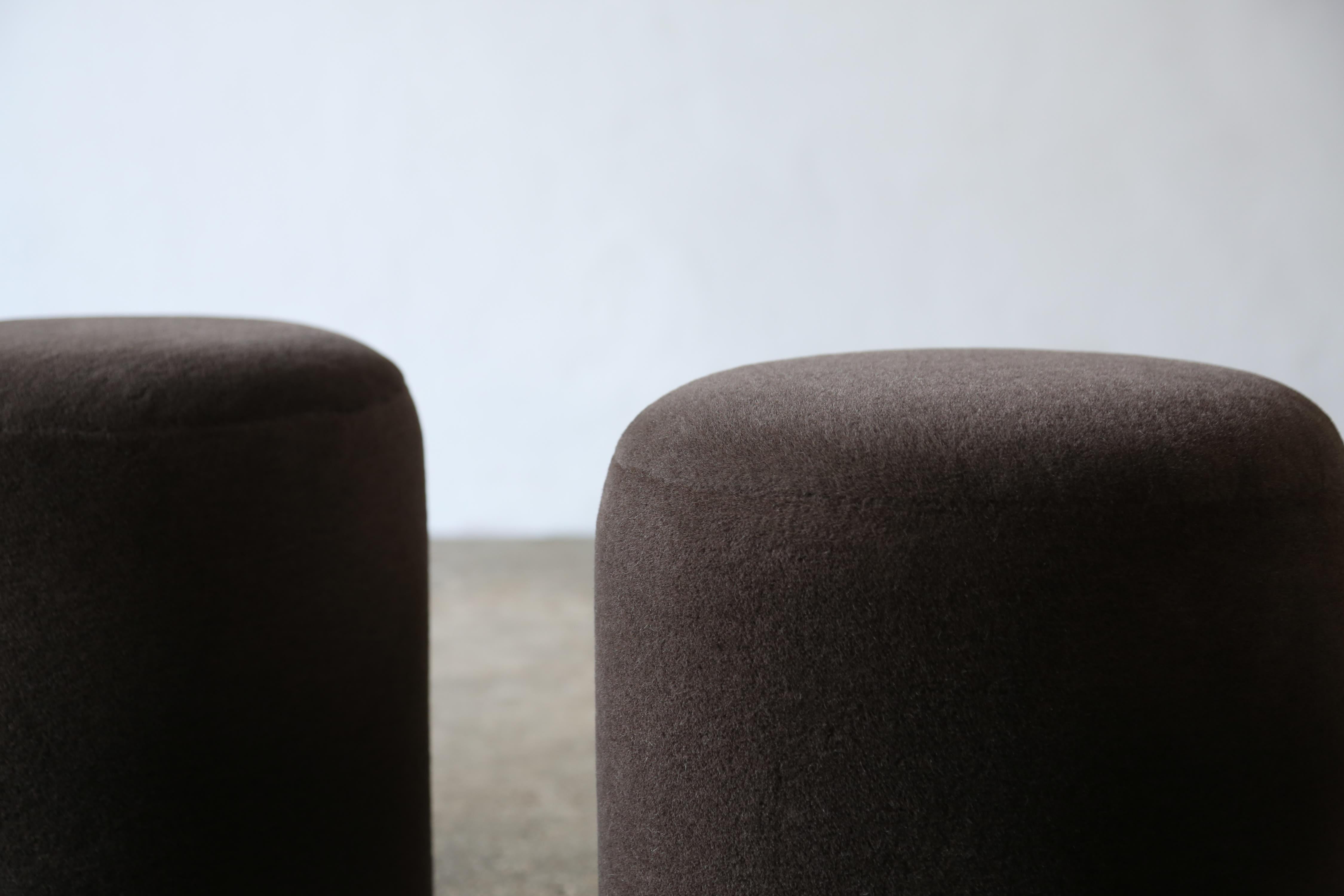 Paar runde Ottomane / Fußhocker aus reinem Alpaka im Angebot 2