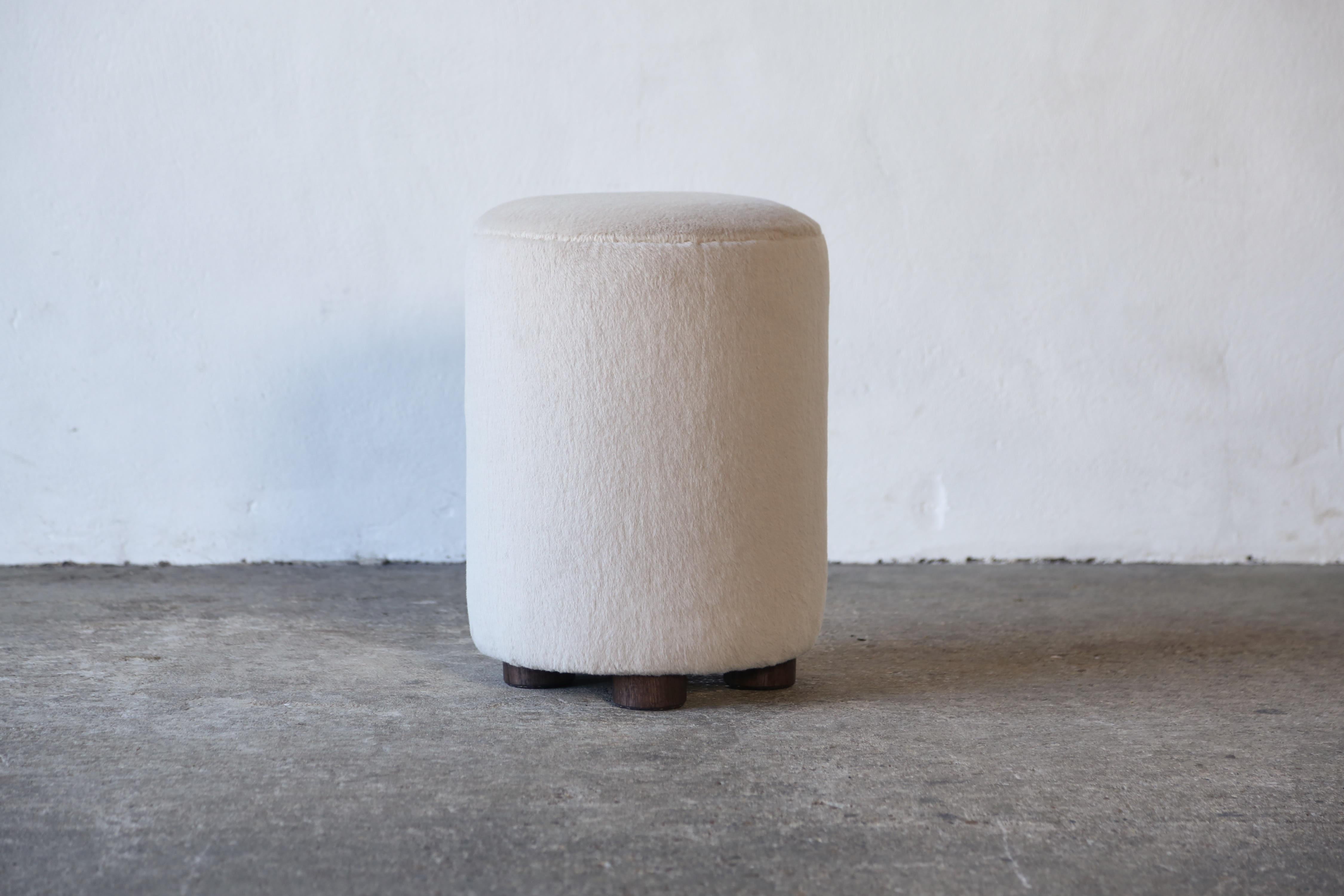 Paar runde Ottomane / Fußhocker aus reinem Alpaka im Angebot 2