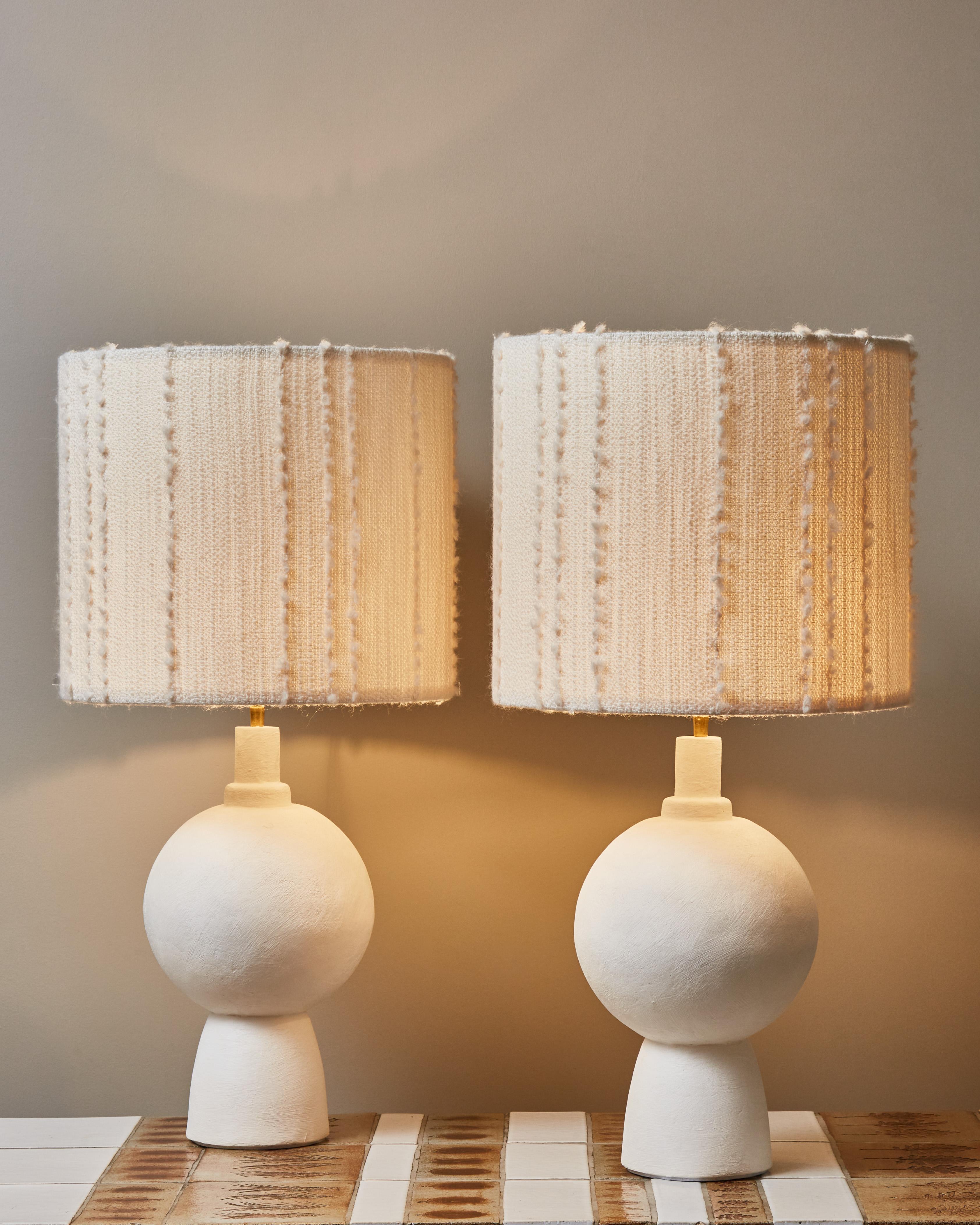 Pair of plaster round shaped table lamps, contemporary made for the galerie Glustin Luminaires.