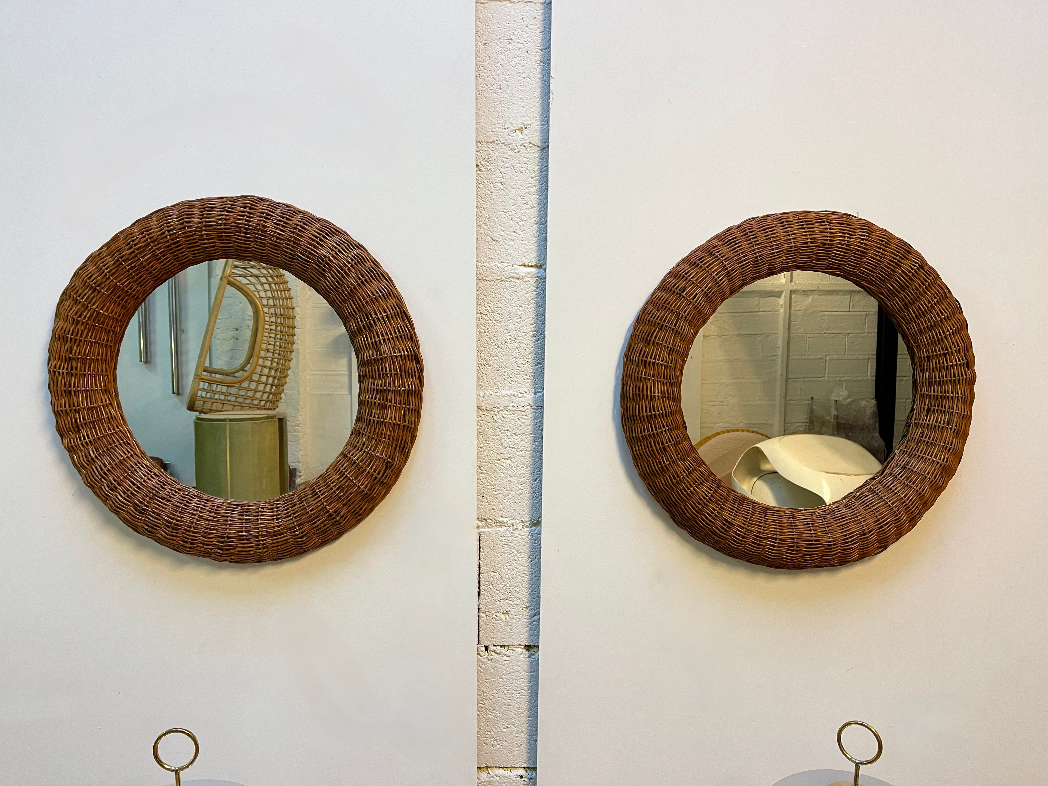 Pair of round braided rattan wicker mirror. Artisanal work in the mood of Mario Lopez Torres, Galerie Maison & Jardin, Jansen, Dal Vera, Bamboo Vivai Del Sud, Hollywood Regency, Arpex International.