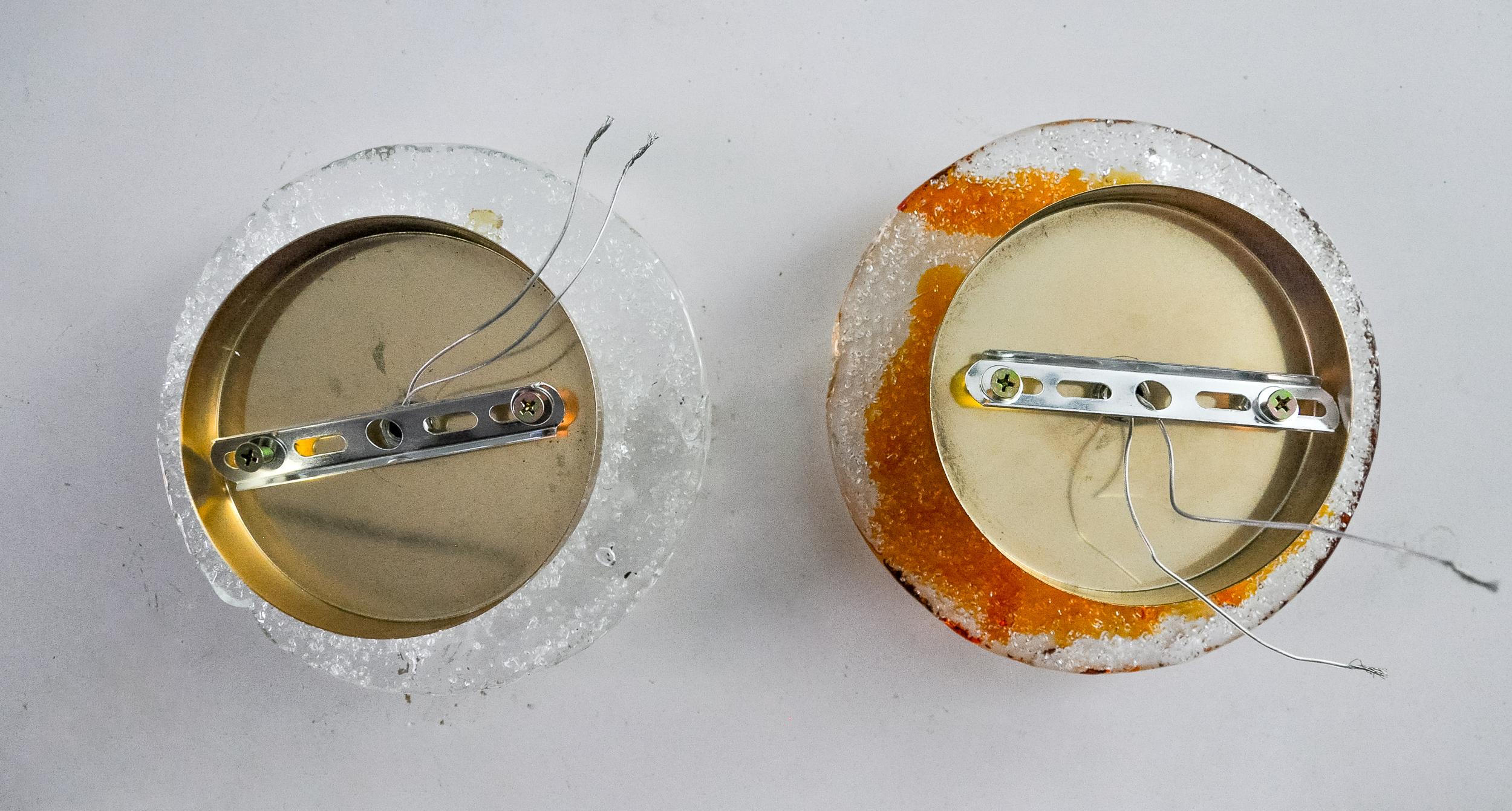 Cristallo Coppia di appliques rotonde di Mazzega Murano in vetro smerigliato, Italia, 1970 in vendita