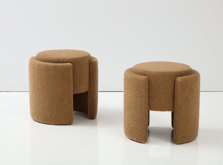 Mid-Century Modern Pair of Round Sculptural Poufs or Stools in Camel Boucle, Italy, 2023 For Sale