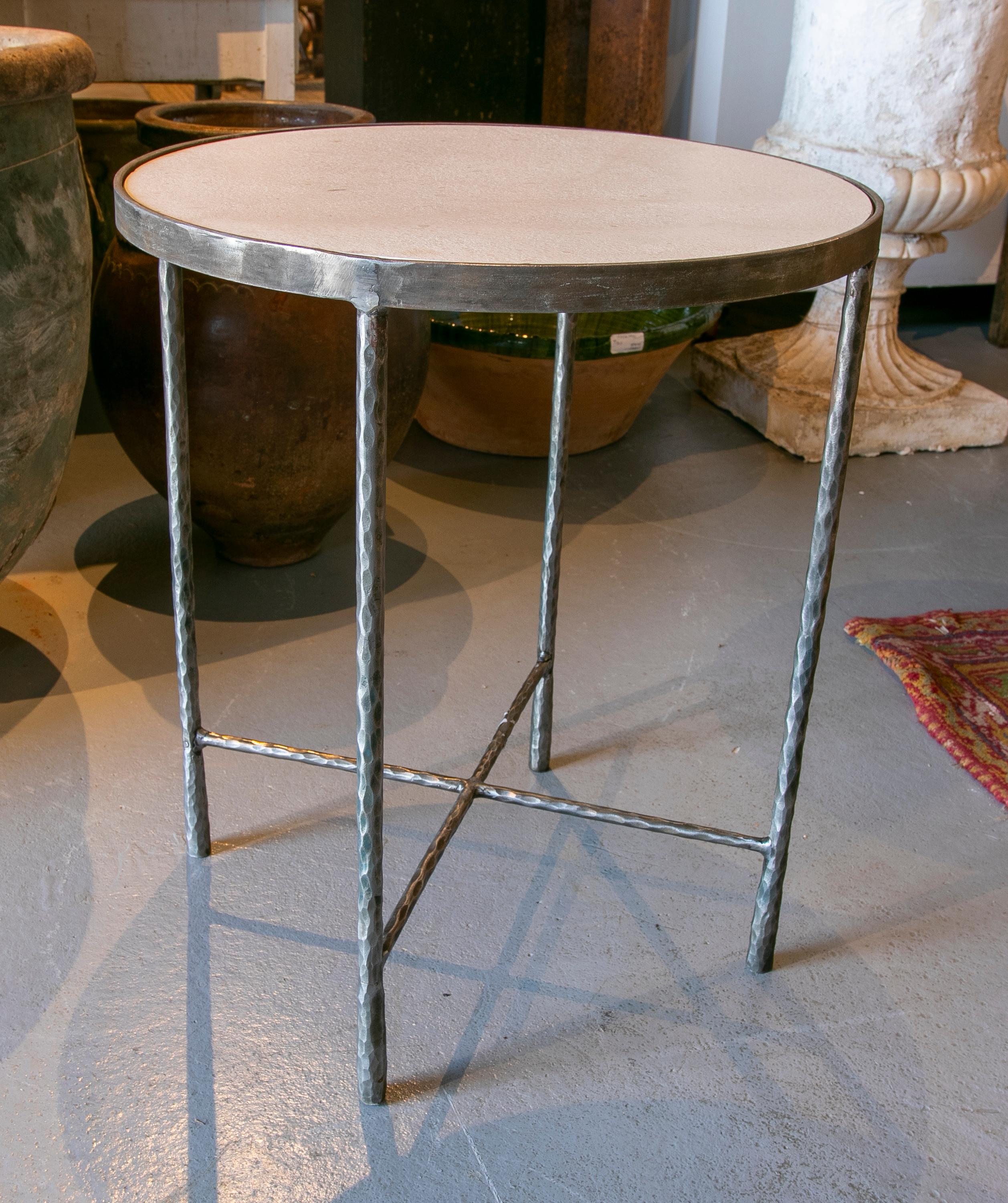 Contemporary Pair of Round Side Tables in Forged Iron and Limestone Marble Tops For Sale