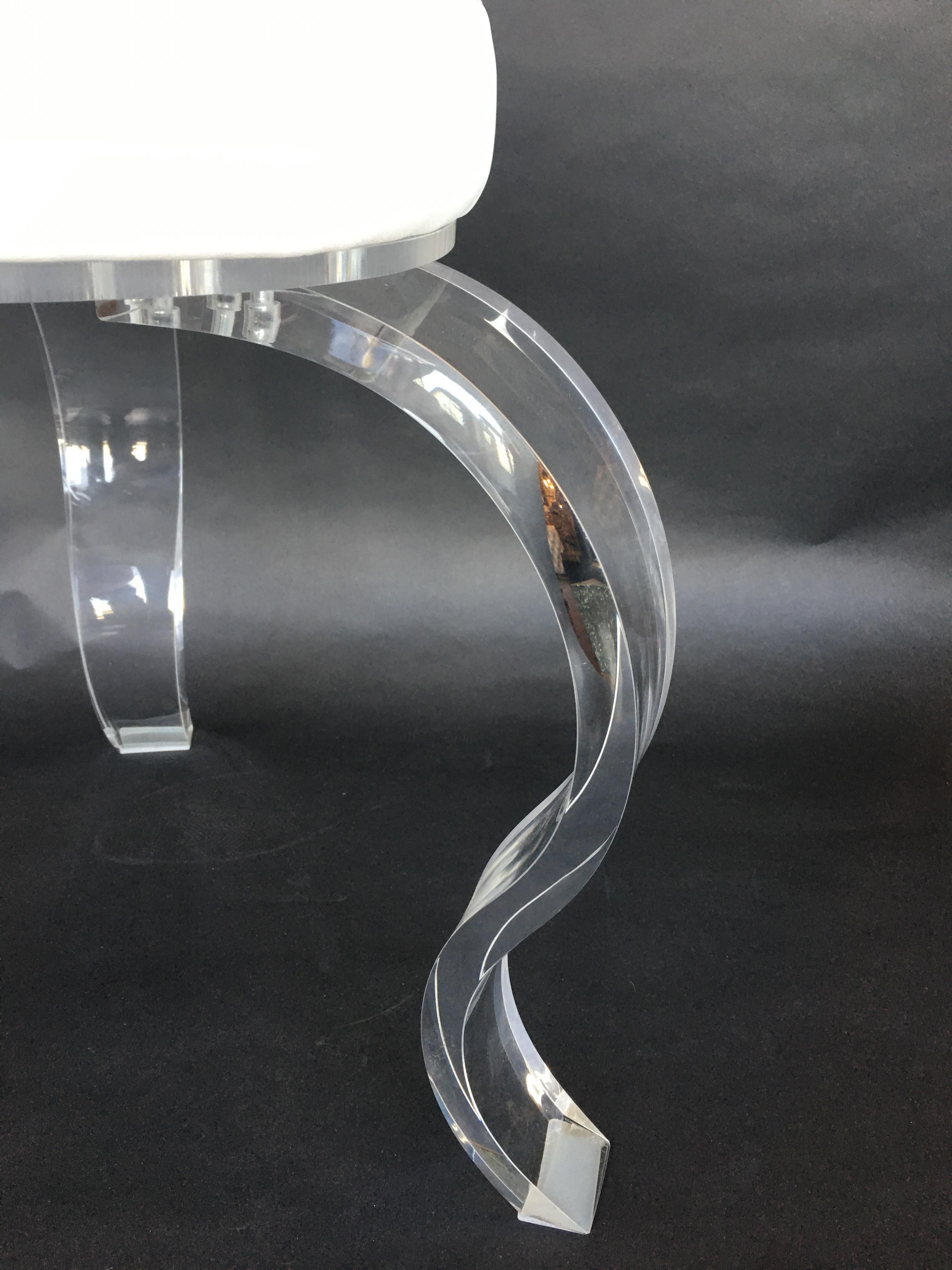 Altro Coppia di sgabelli rotondi con gambe in lucite in vendita