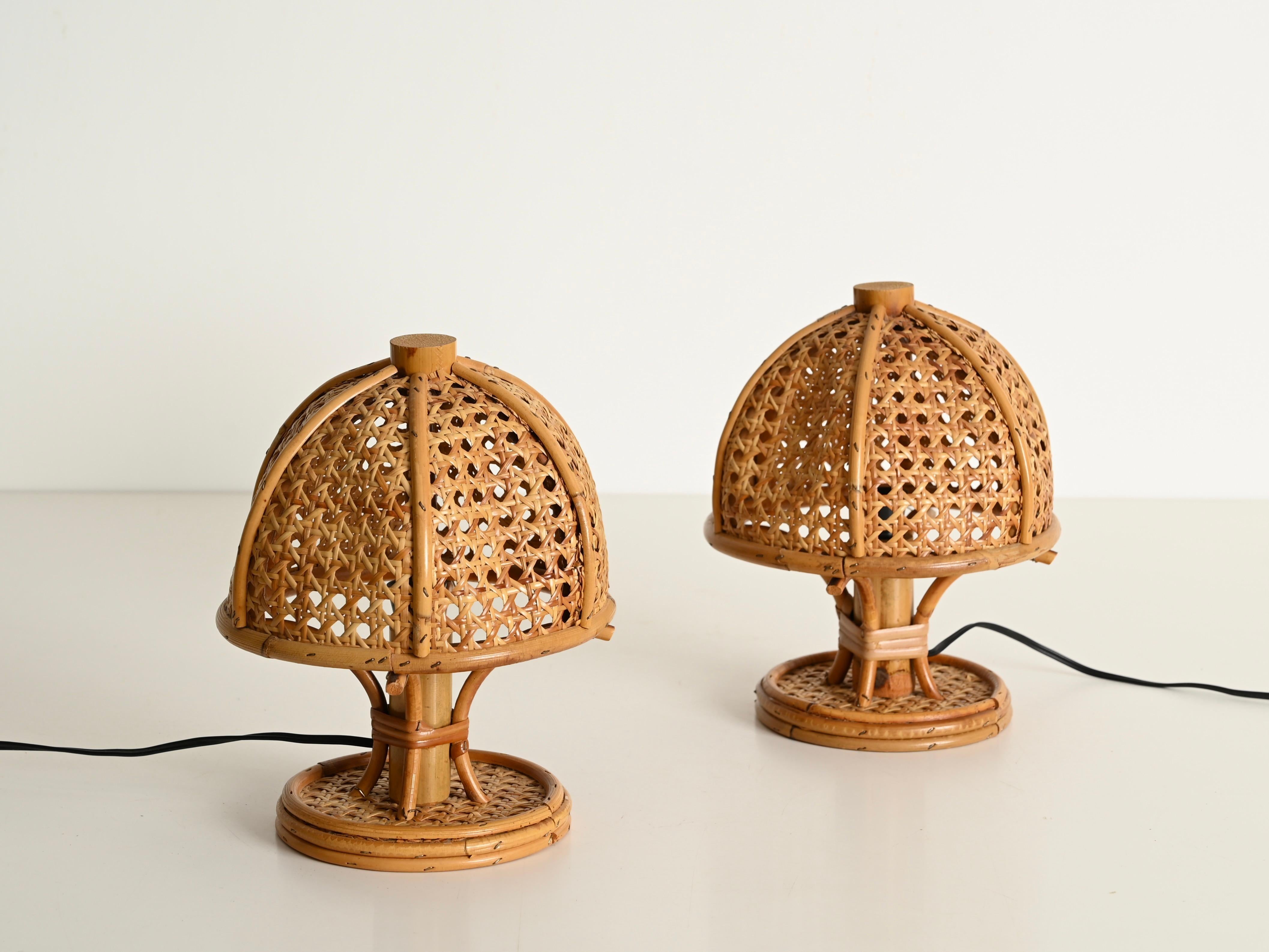 Pareja de lámparas de mesa redondas de bambú, ratán y paja de Viena, Sognot, Italia 1960 Hecho a mano en venta