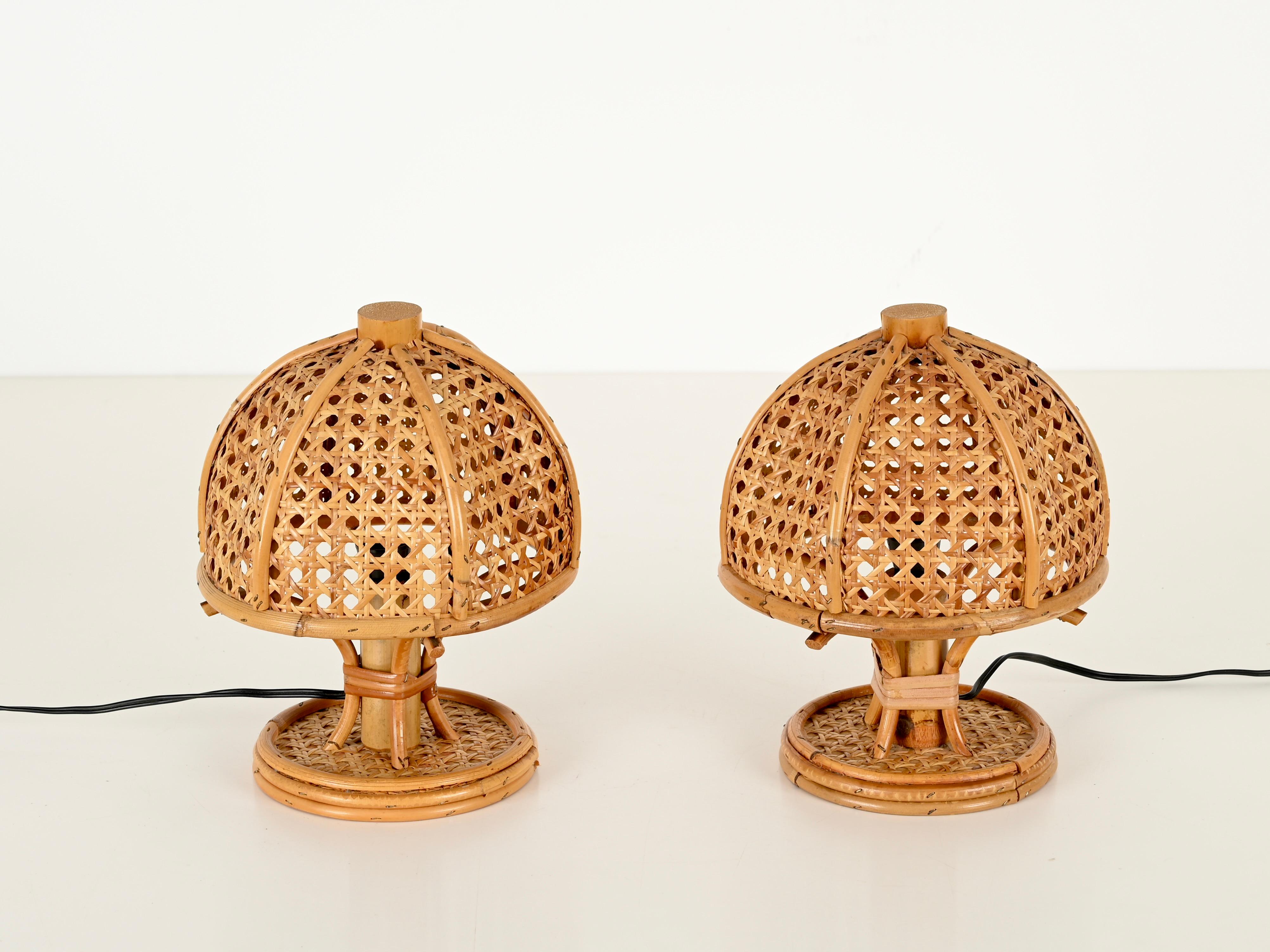 Pareja de lámparas de mesa redondas de bambú, ratán y paja de Viena, Sognot, Italia 1960 en Bueno estado para la venta en Roma, IT