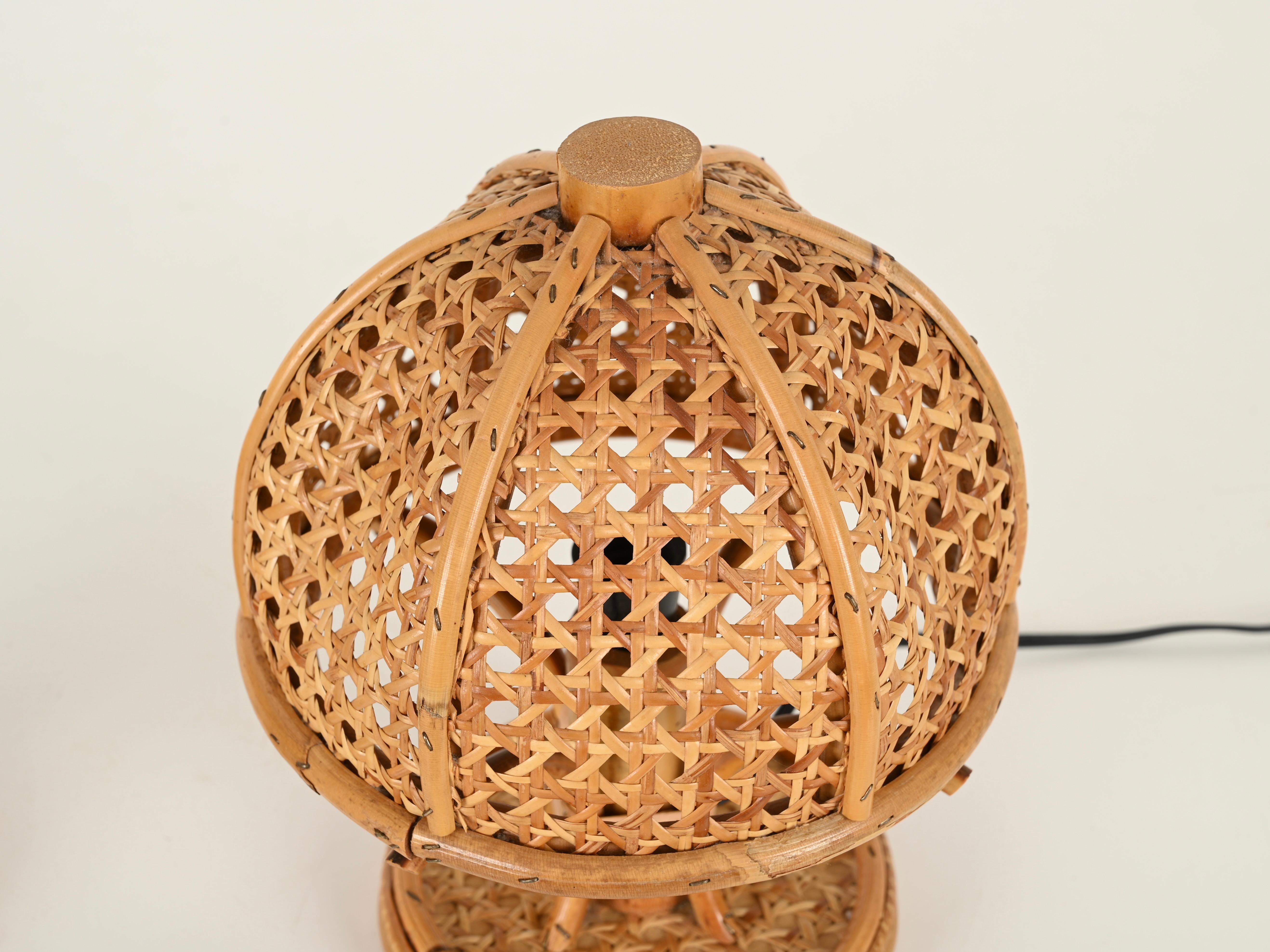 Pareja de lámparas de mesa redondas de bambú, ratán y paja de Viena, Sognot, Italia 1960 siglo XX en venta