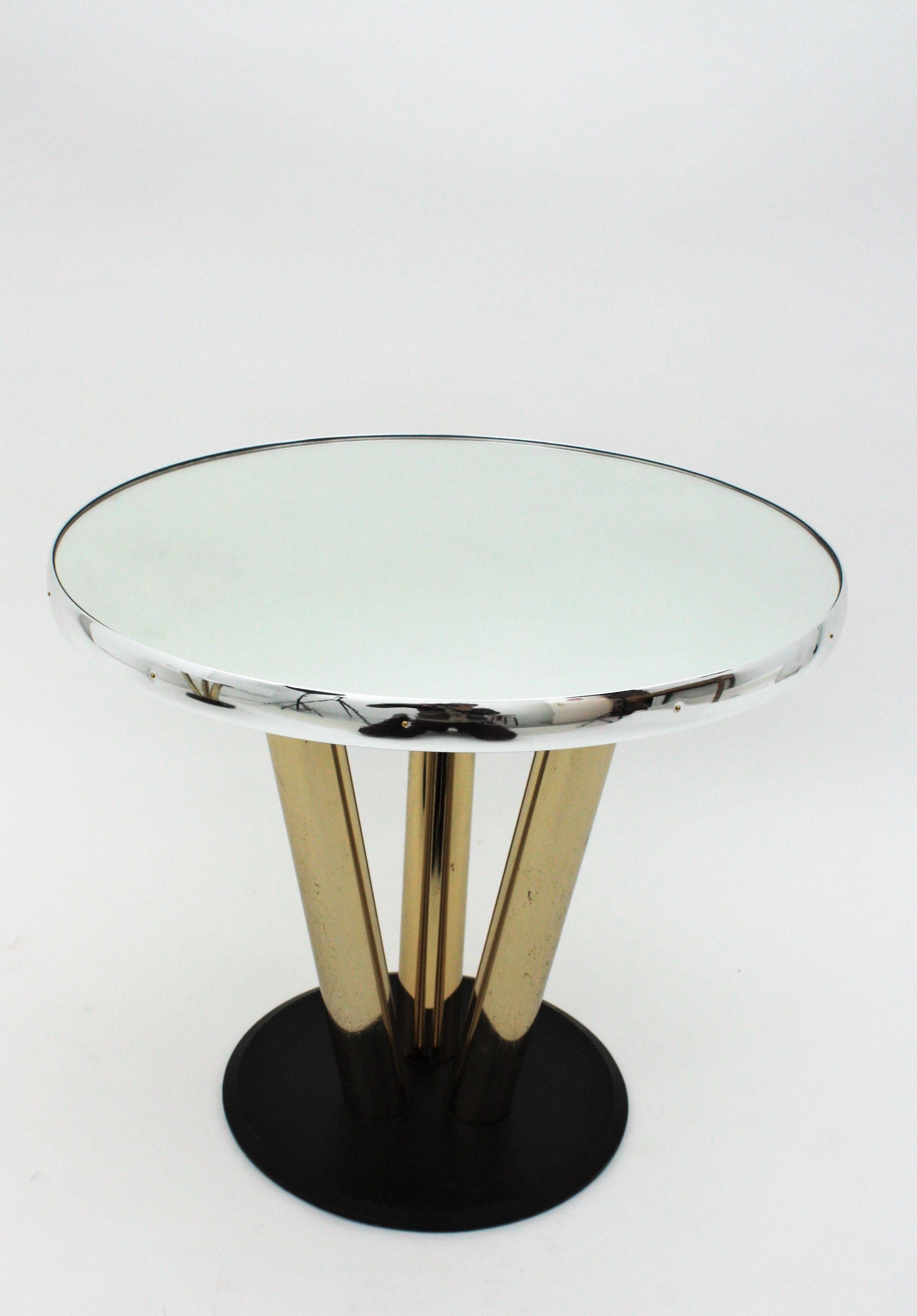 Pair of Round Side Tables in Brass, Mirror and Black Lacquer For Sale 3