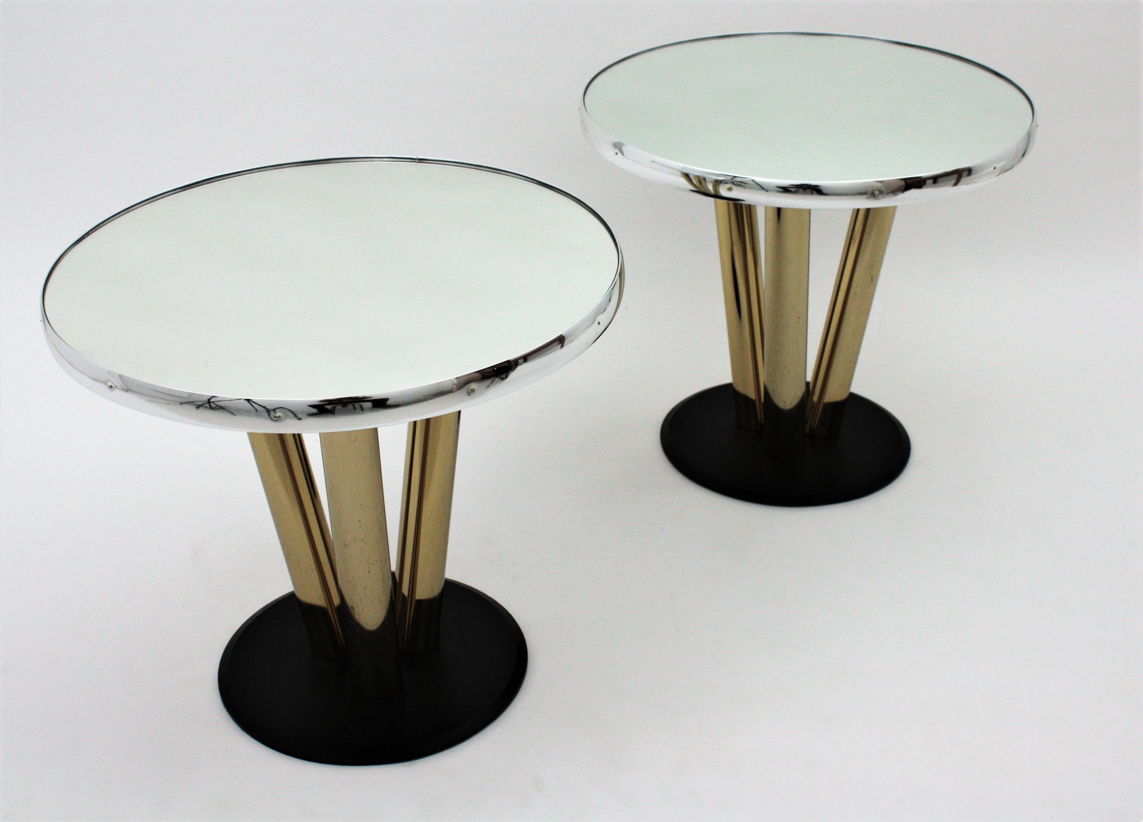 Paire de tables rondes en laiton, miroir et laque noire en vente 1