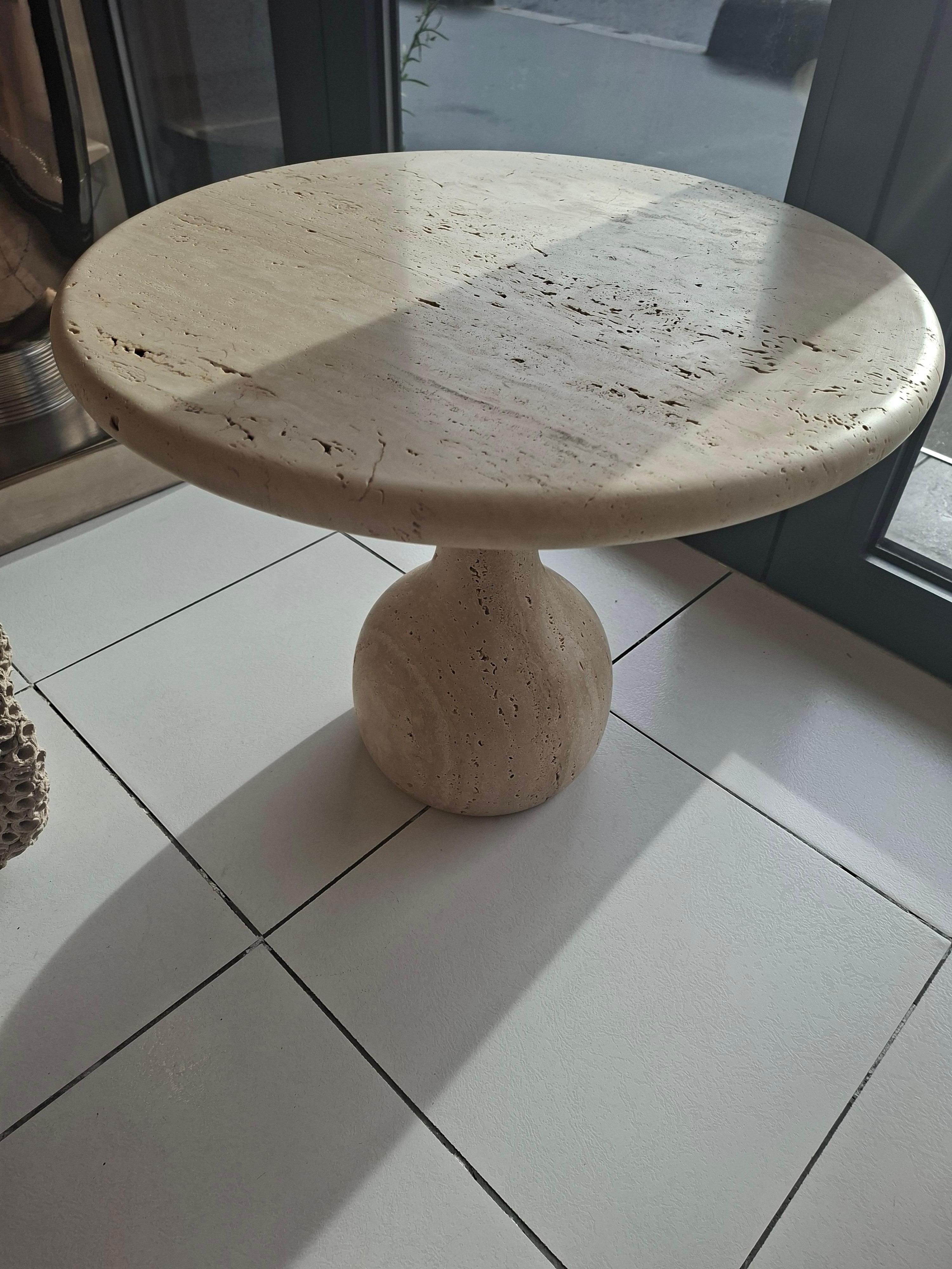 Pair of round Travertine cocktail  table In Excellent Condition For Sale In Saint-Ouen, FR