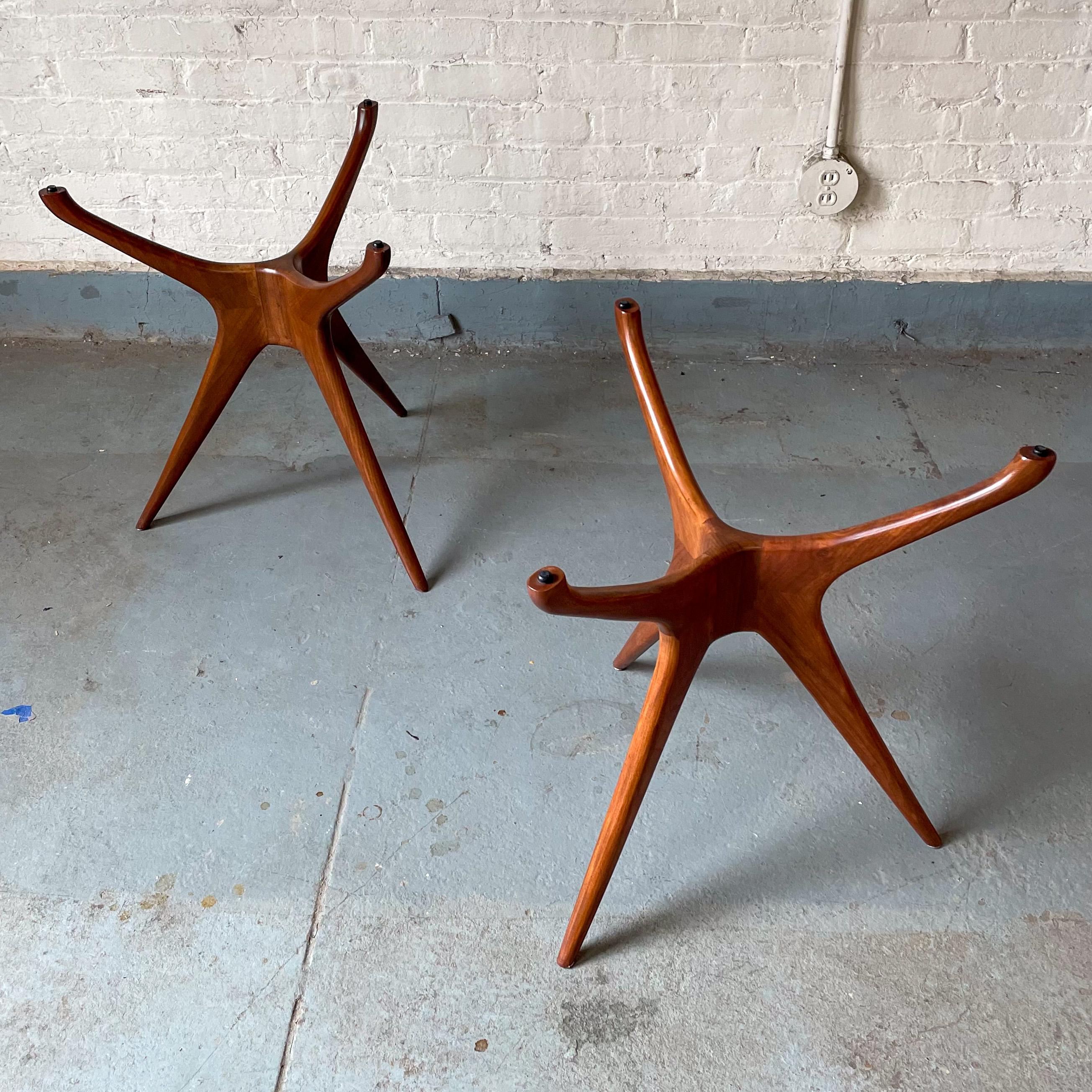 Pair of Round Trisymmetric Side Tables After Vladimir Kagan In Good Condition For Sale In New York, NY