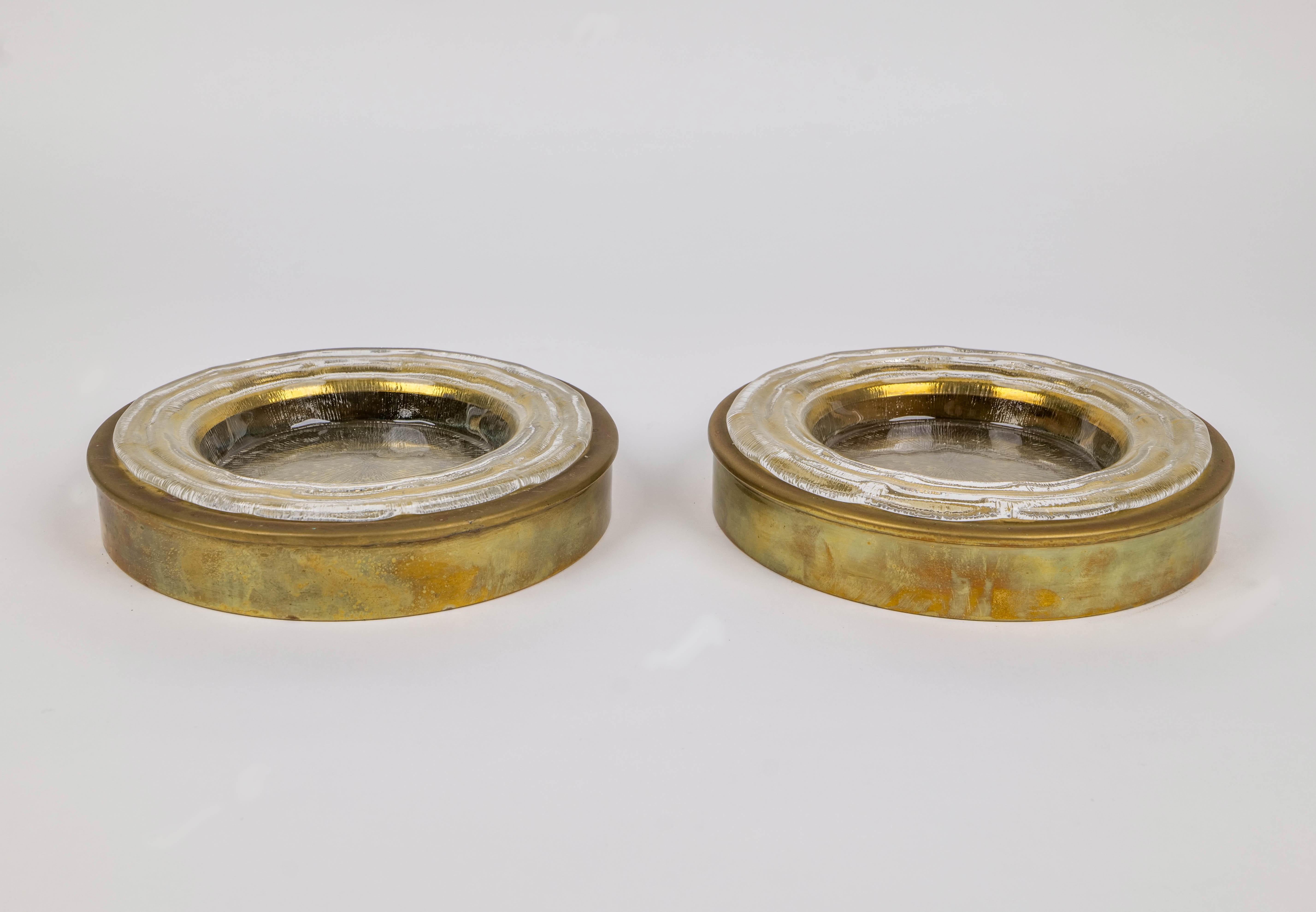 Mid-Century Modern Pair of Round Vide Pocket Emptier Bowls in Brass and Murano Glass, Italy, 1970s For Sale