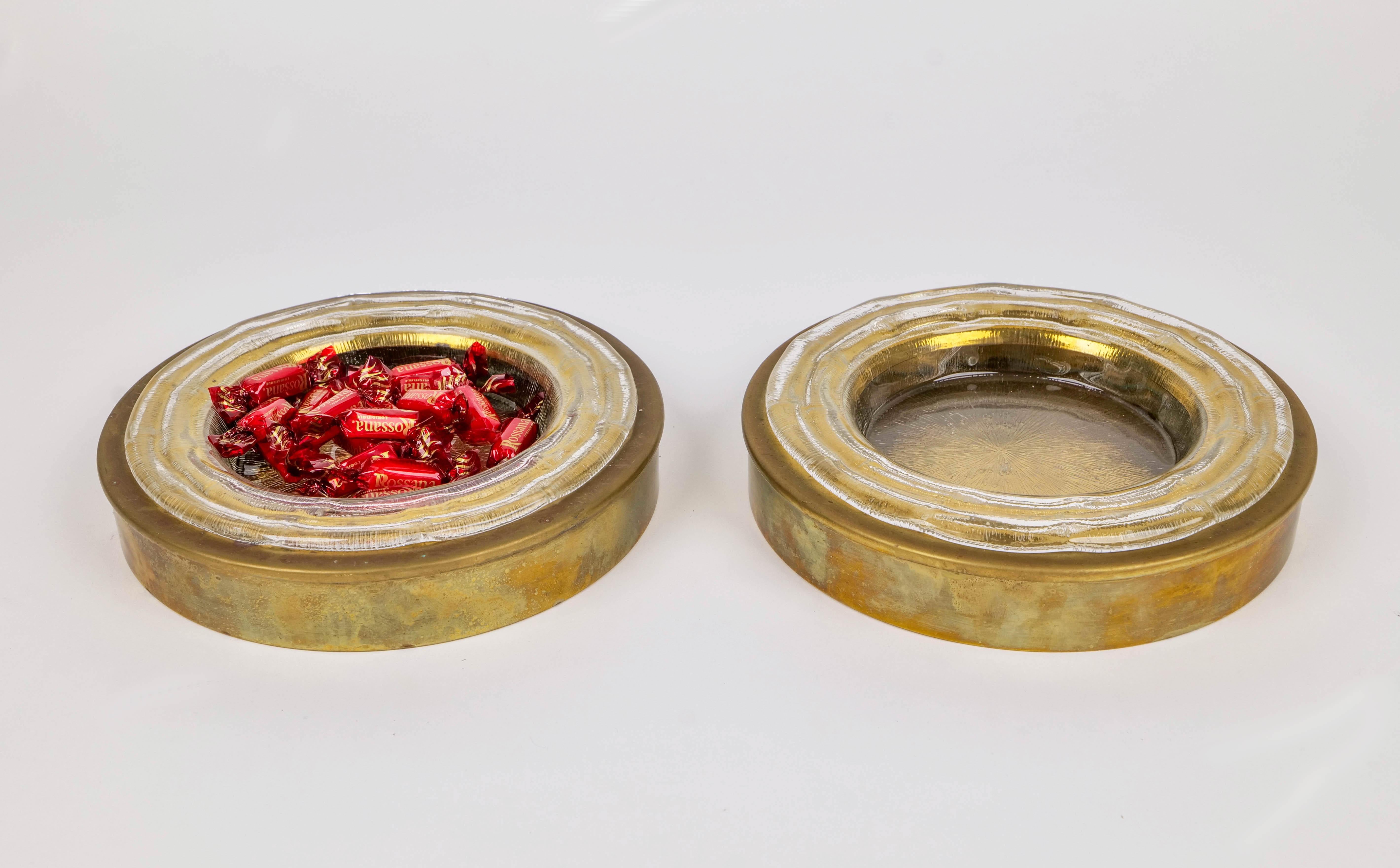 Late 20th Century Pair of Round Vide Pocket Emptier Bowls in Brass and Murano Glass, Italy, 1970s For Sale