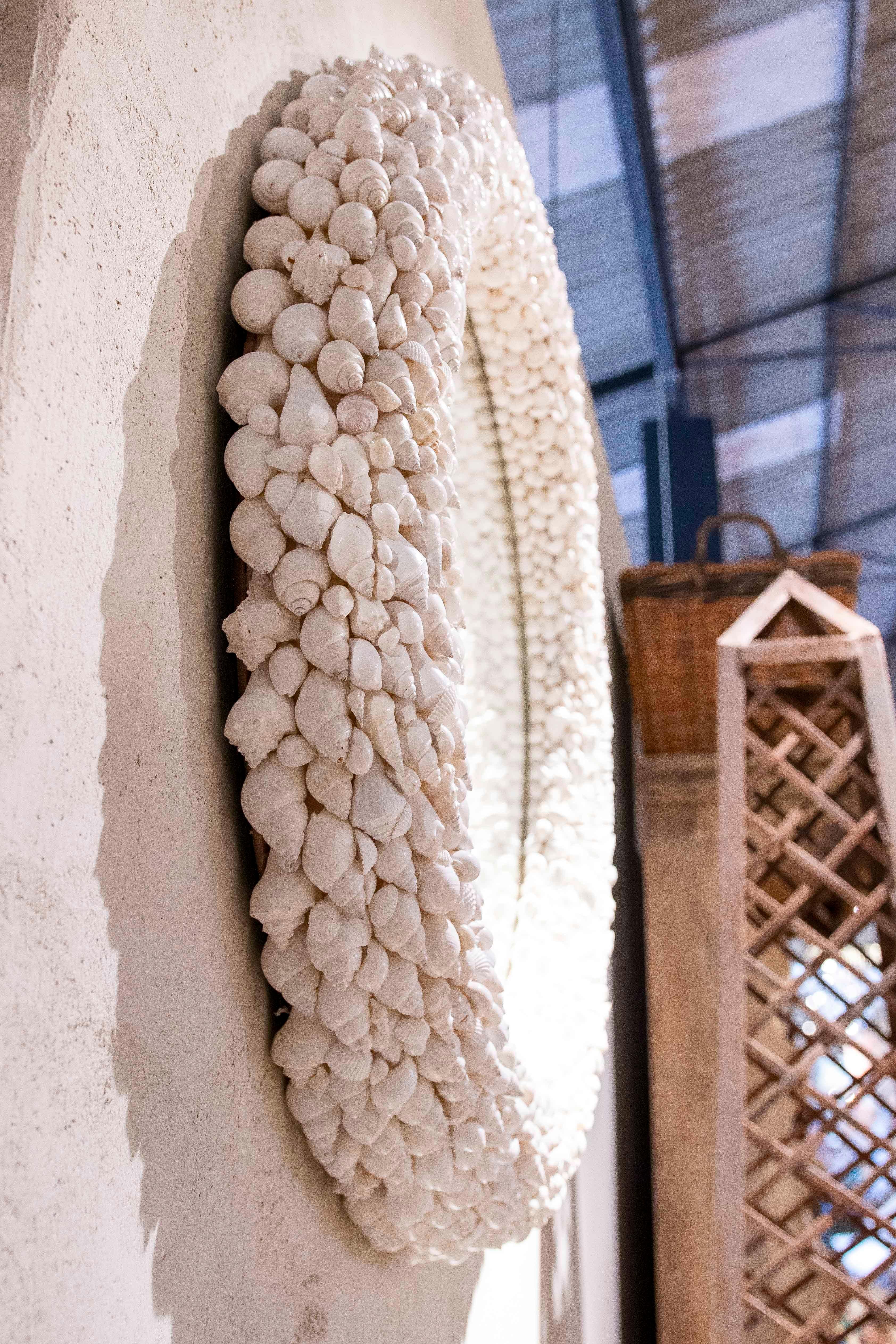 Paire de miroirs muraux ronds fabriqués à partir de coquillages naturels en vente 4