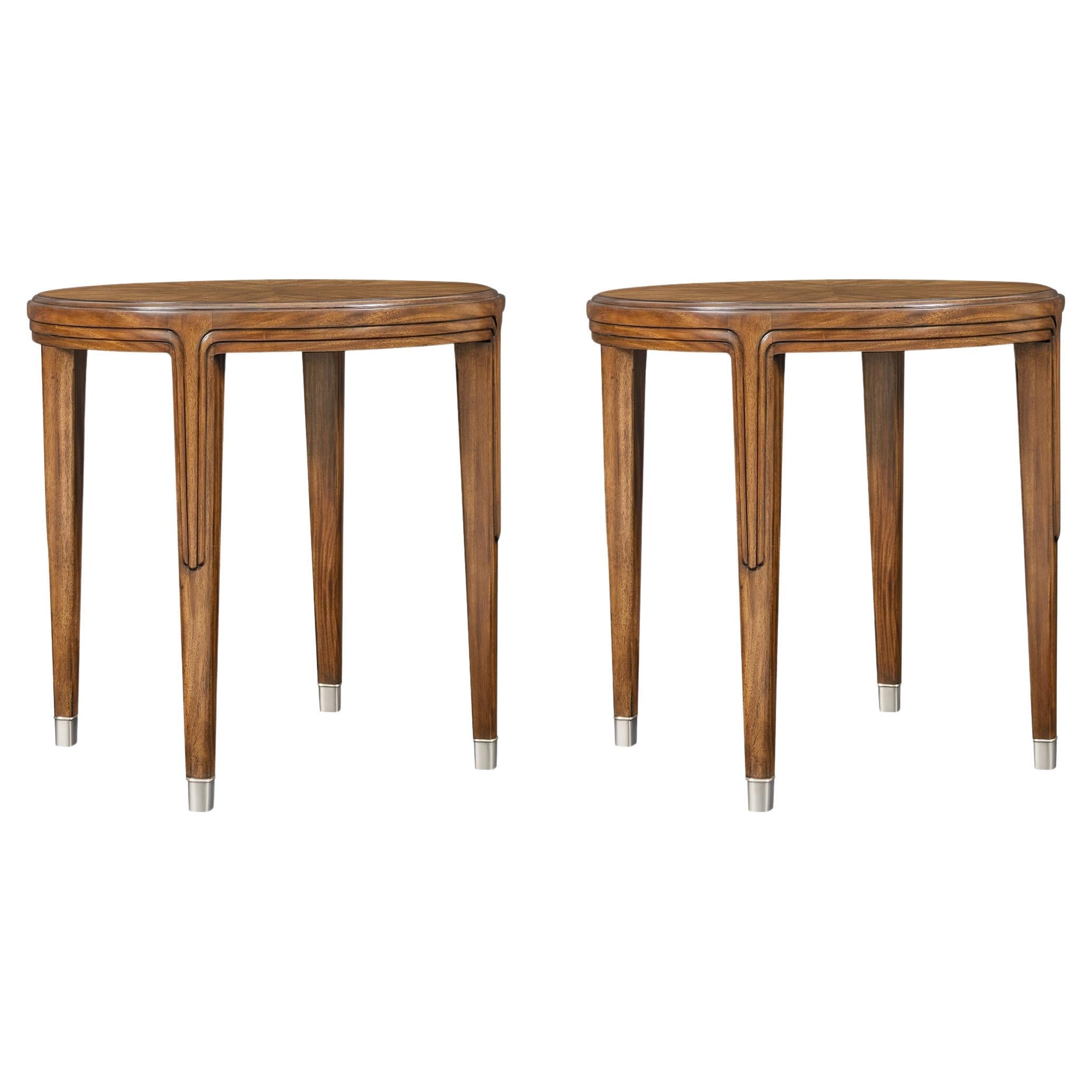 Paar runde Beistelltische aus Nussbaumholz im Art déco-Stil