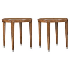 Paar runde Beistelltische aus Nussbaumholz im Art déco-Stil