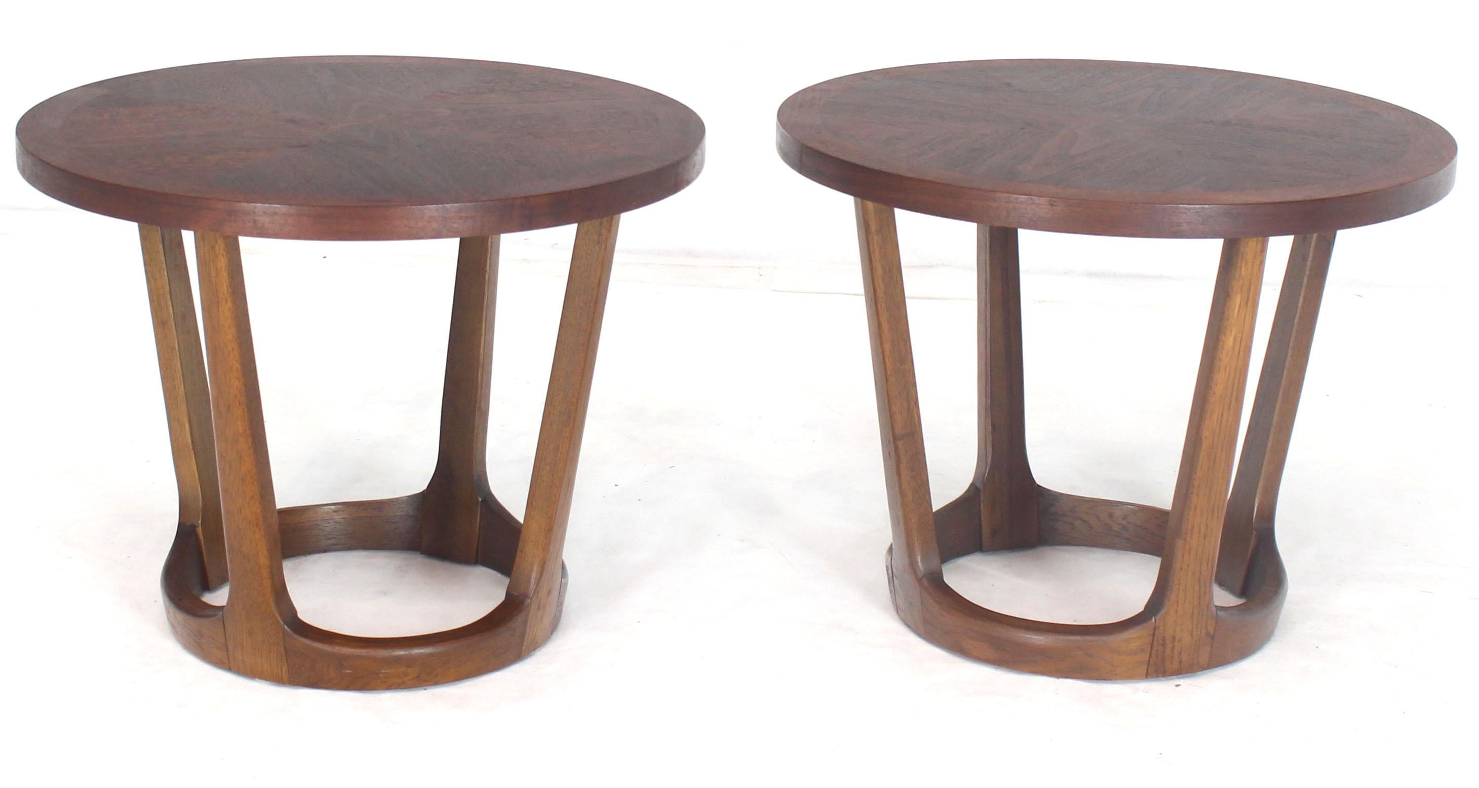 Lacquered Pair of Round Walnut End Tables Stands on Tapered Bases