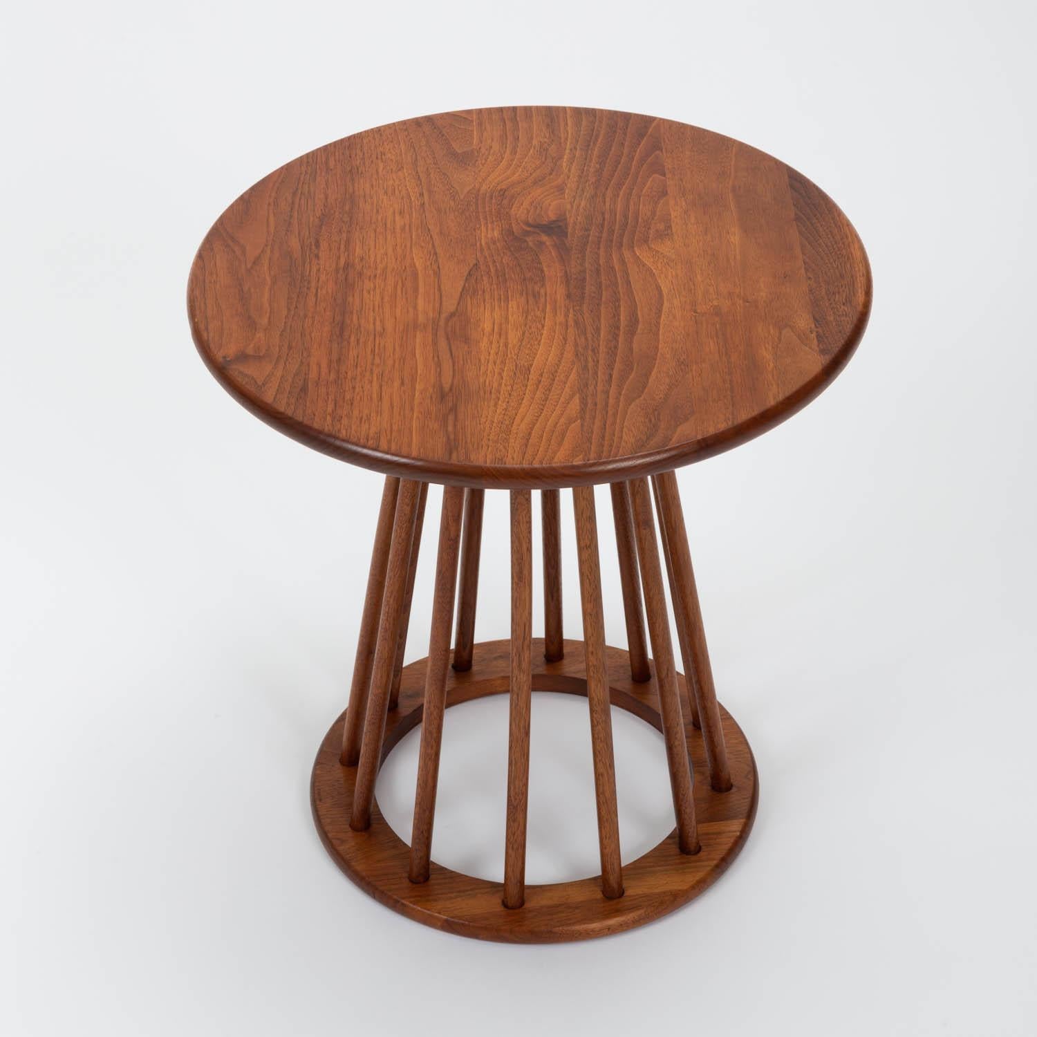 Pair of Round Walnut Side Tables by Arthur Umanoff for Washington Woodcraft In Excellent Condition In Los Angeles, CA