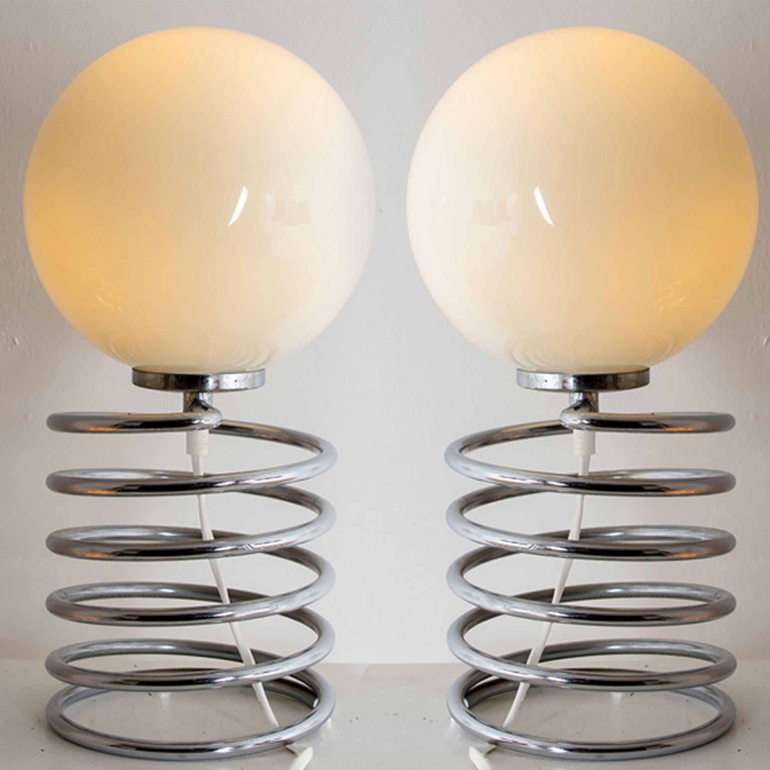 20th Century Pair of Round White Table Light in the style of Mazzega For Sale